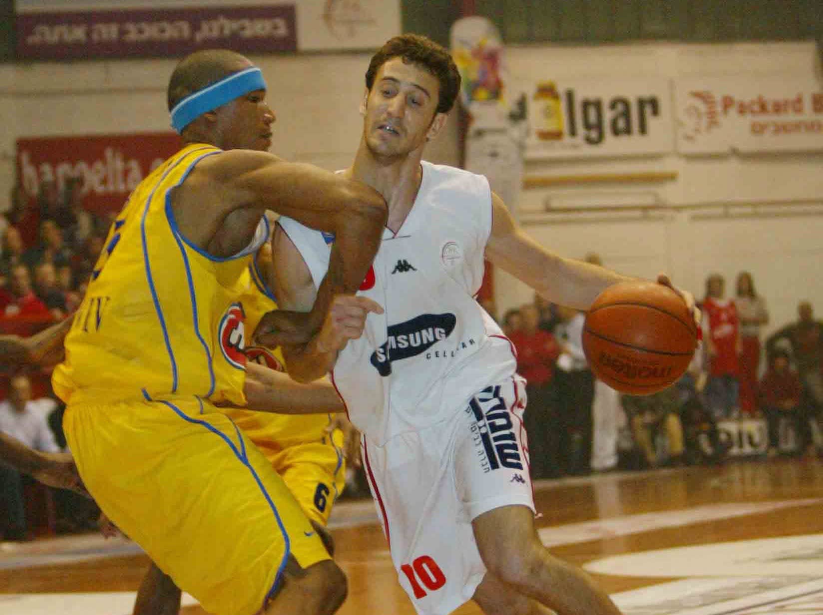 מייסיאו באסטון וליאור ליובין בדרבי ב-2004