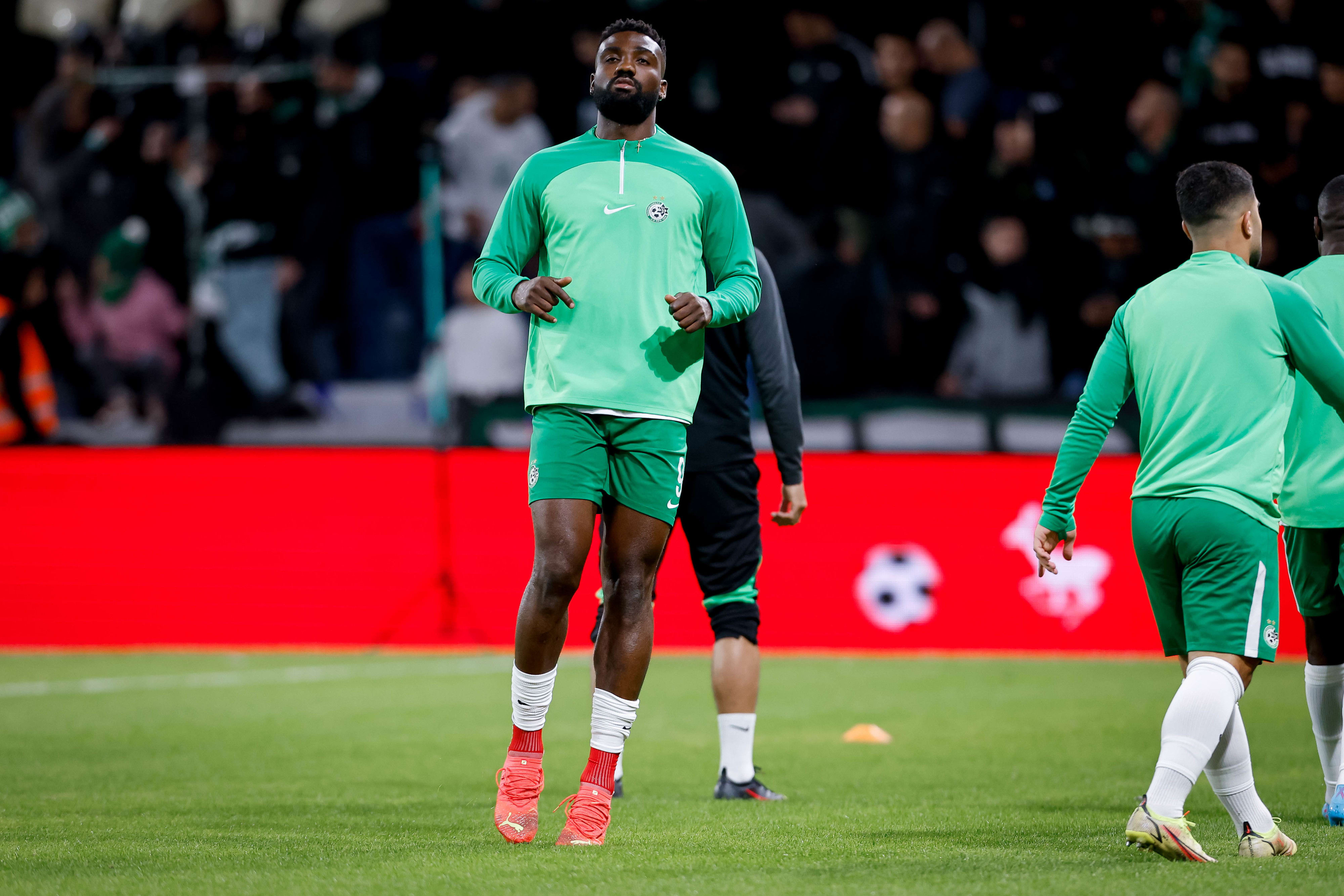 פרנזי פיירו שחקן מכבי חיפה בחימום