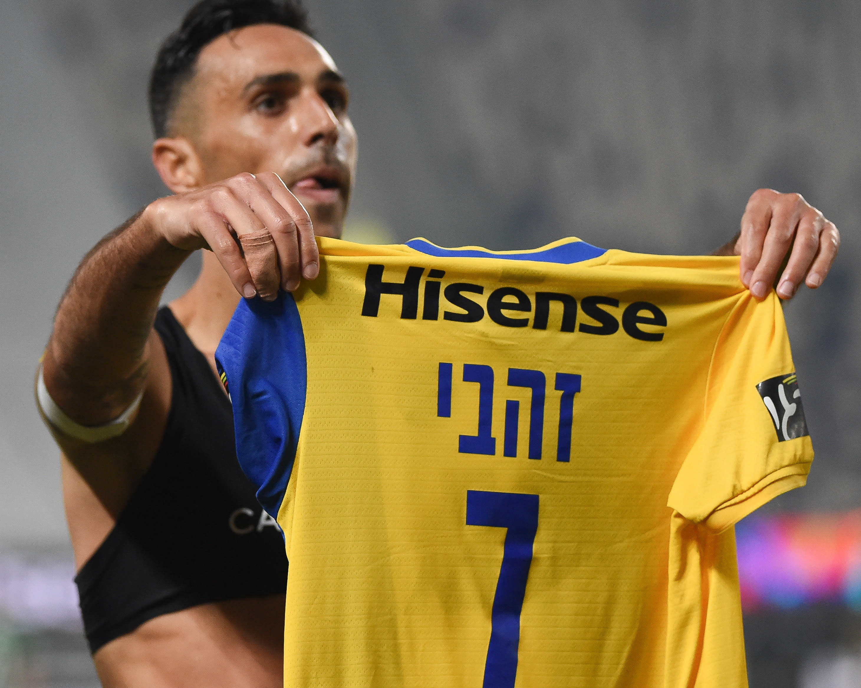 ערן זהבי, שחקן מכבי תל אביב חוגג