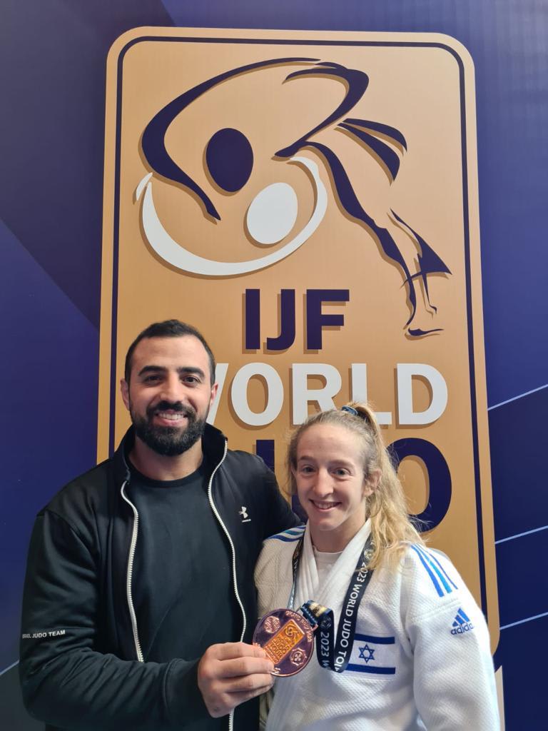 שירה ראשוני עם מדליית הארד בגראנד פרי אלמדה