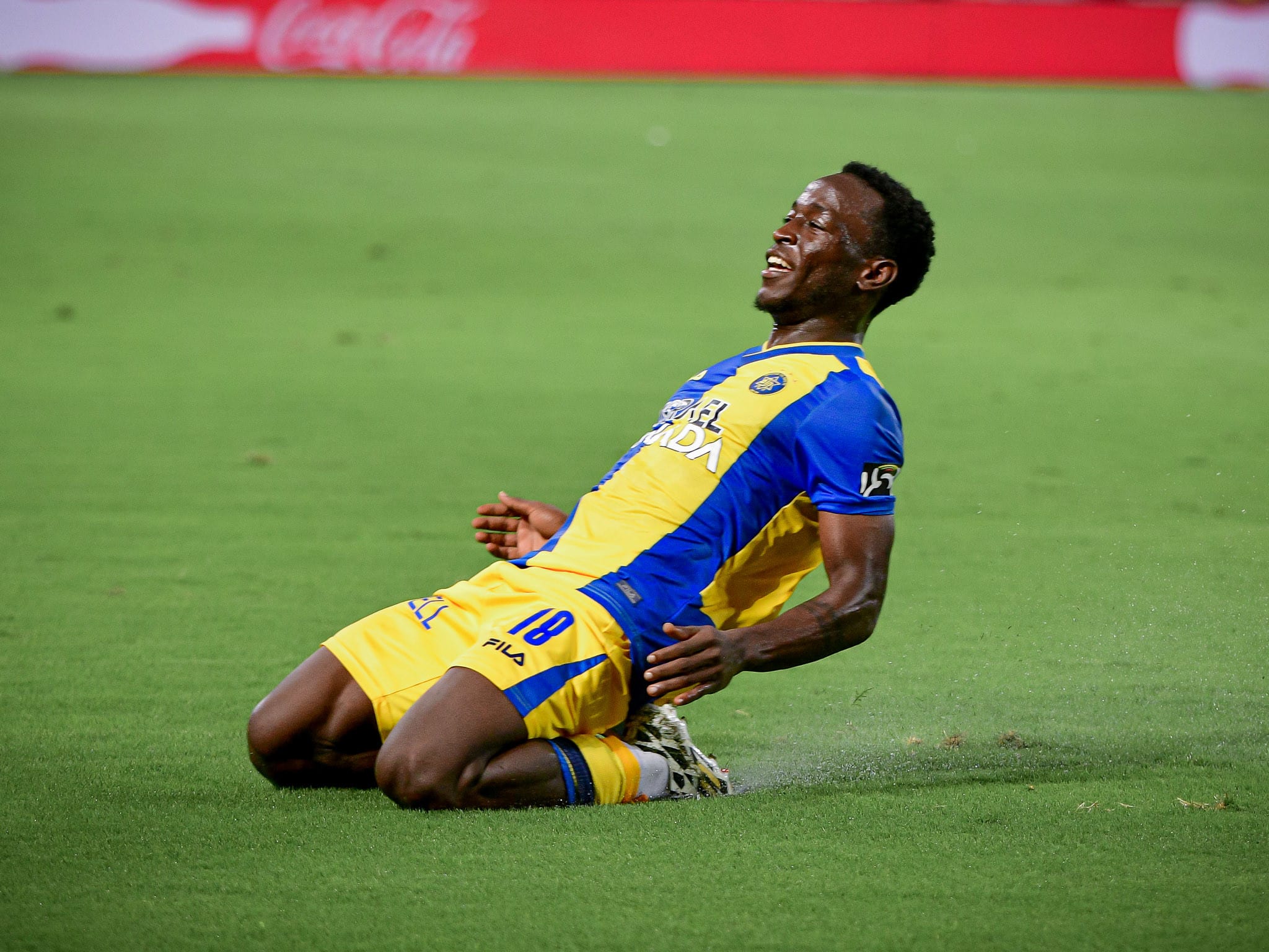 פארפה גיאגון שחקן מכבי תל אביב חוגג שער