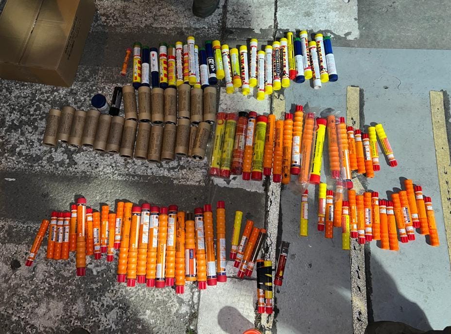 המשטרה עצרה חשוד עם 90 אבוקות ו-24 רימונים לשימוש בדרבי התל אביבי