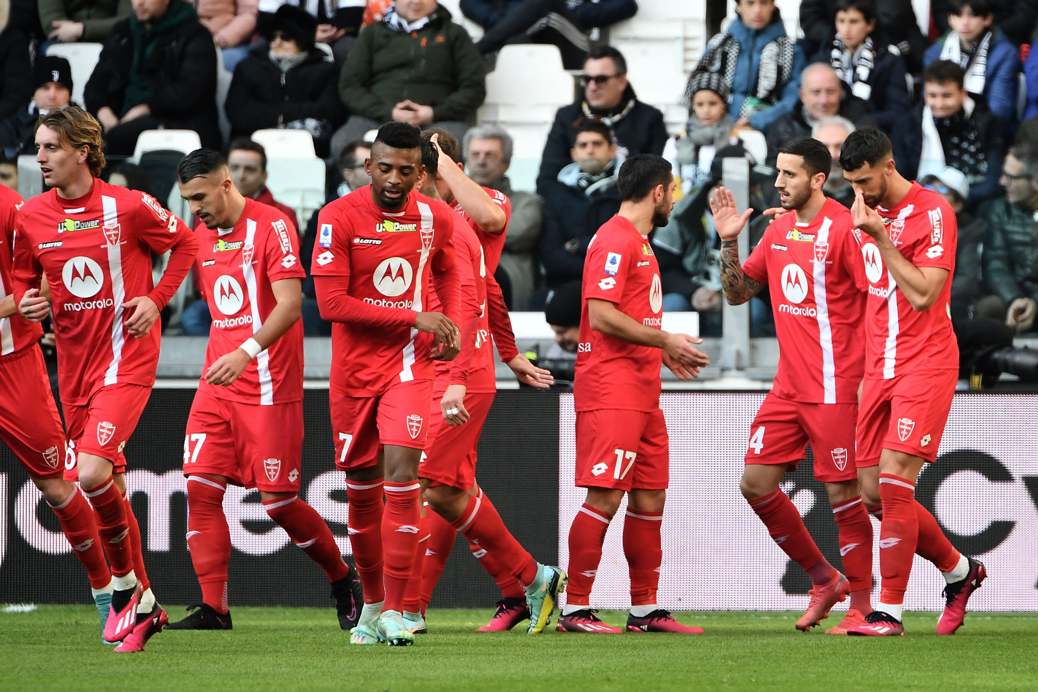 שחקני מונצה חוגגים