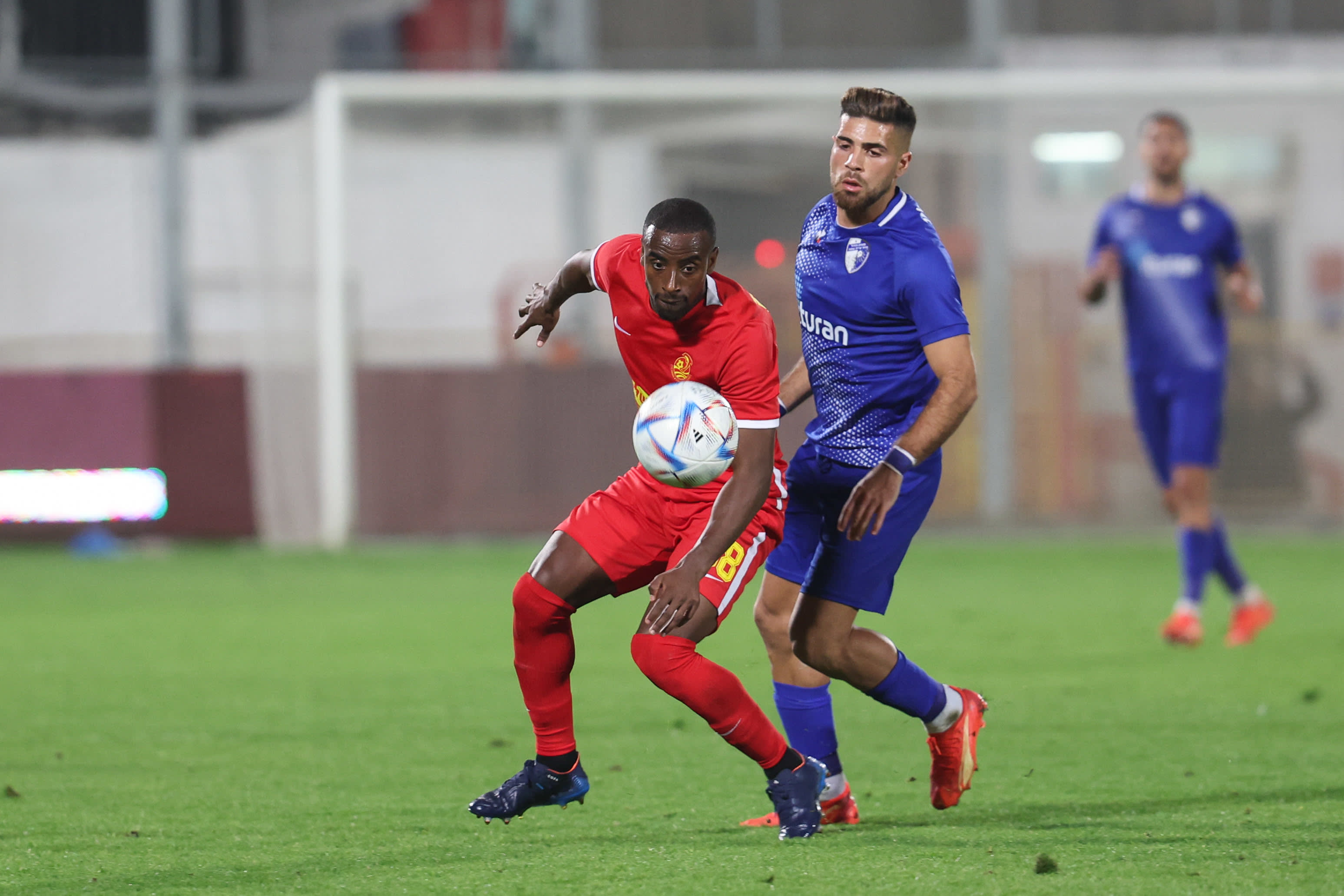 איתמר שבירו,שחקן עירוני קרית שמונה לצד יצחק אספה, שחקן מ.ס. אשדוד