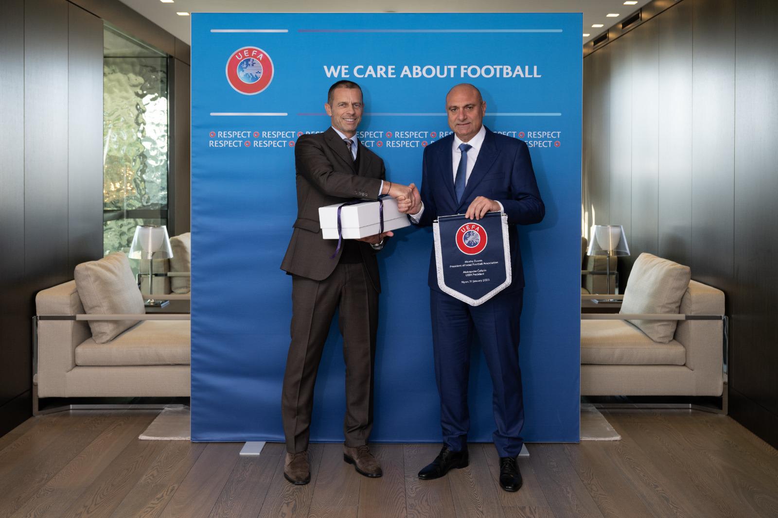יו״ר ההתאחדות לכדורגל, שינו זוארץ, נפגש בשווייץ עם נשיא אופ״א אלכסנדר צ׳פרין