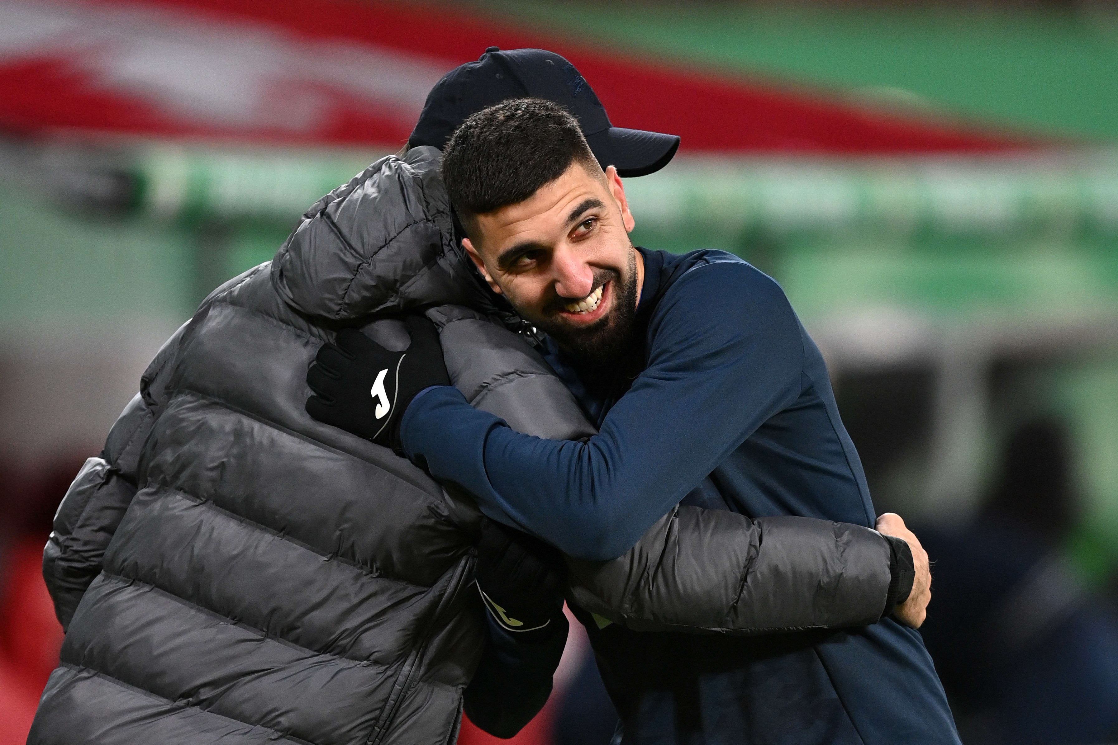 חלוץ הופנהיים מונס דאבור עם מאמן ר.ב. לייפציג מרקו רוסה