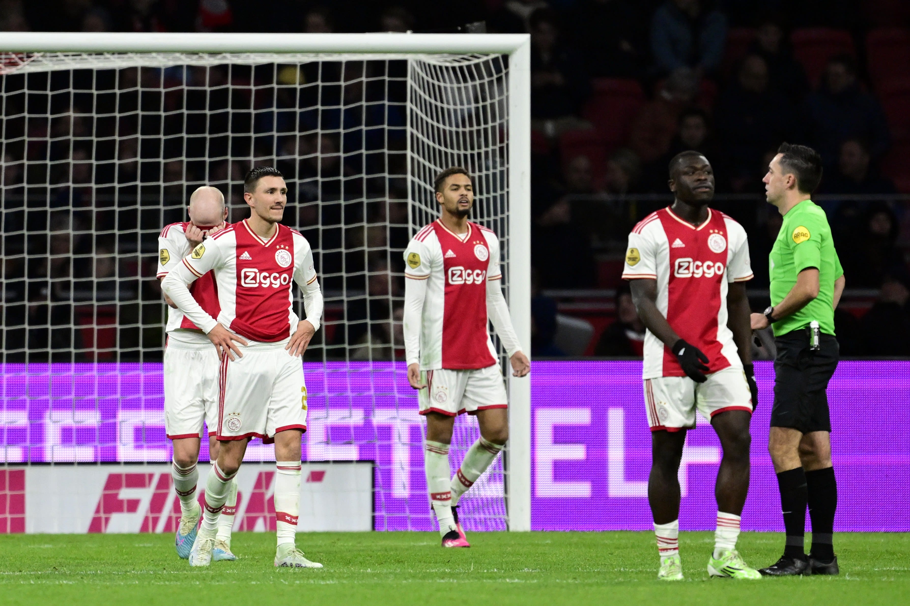 שחקני אייאקס מאוכזבים