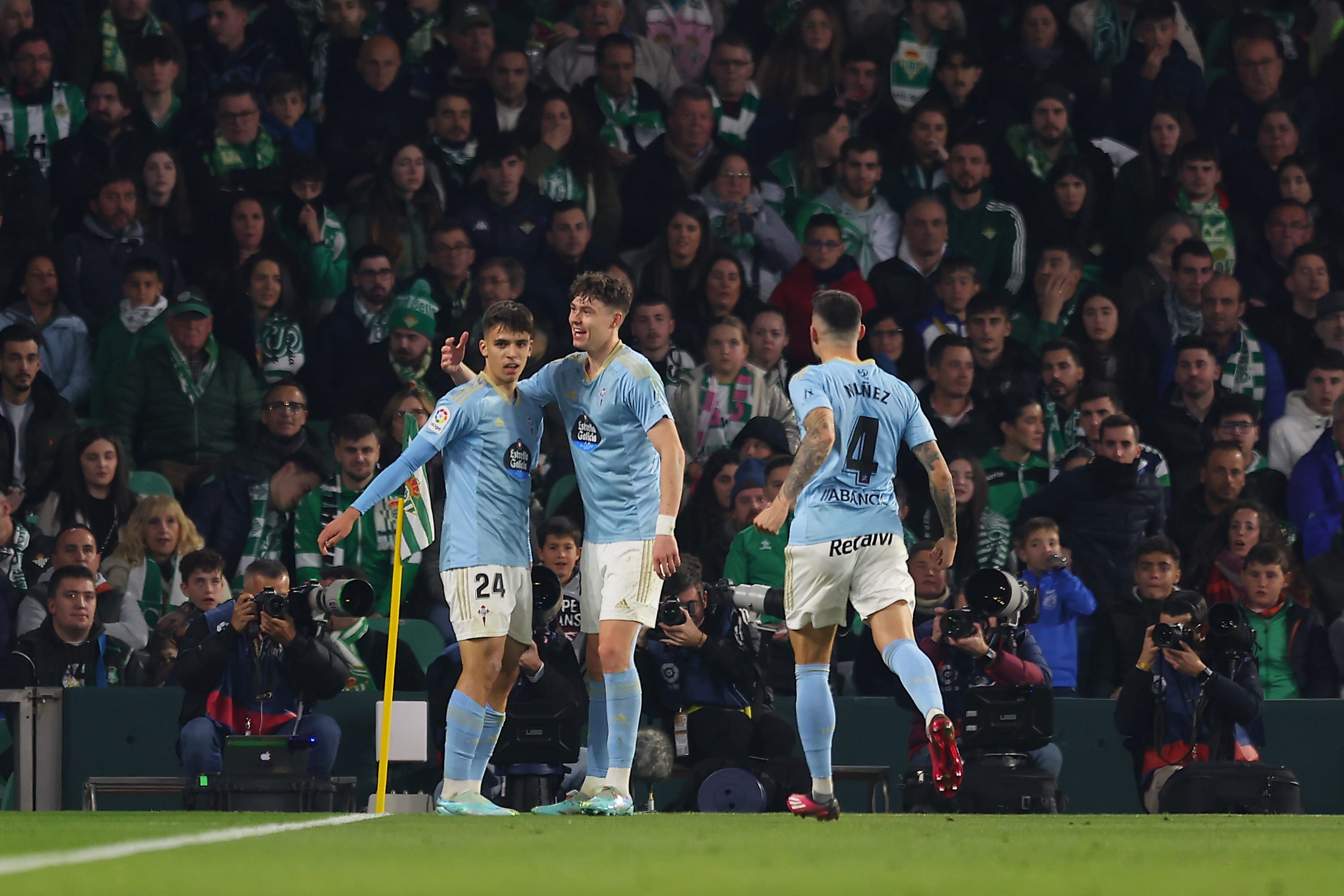 גבריאל וייגה, סלטה ויגו