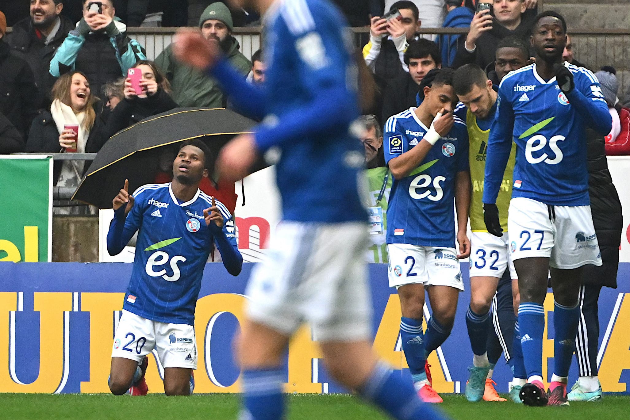 חביב דיאלו שחקן שטרסבורג חוגג שער