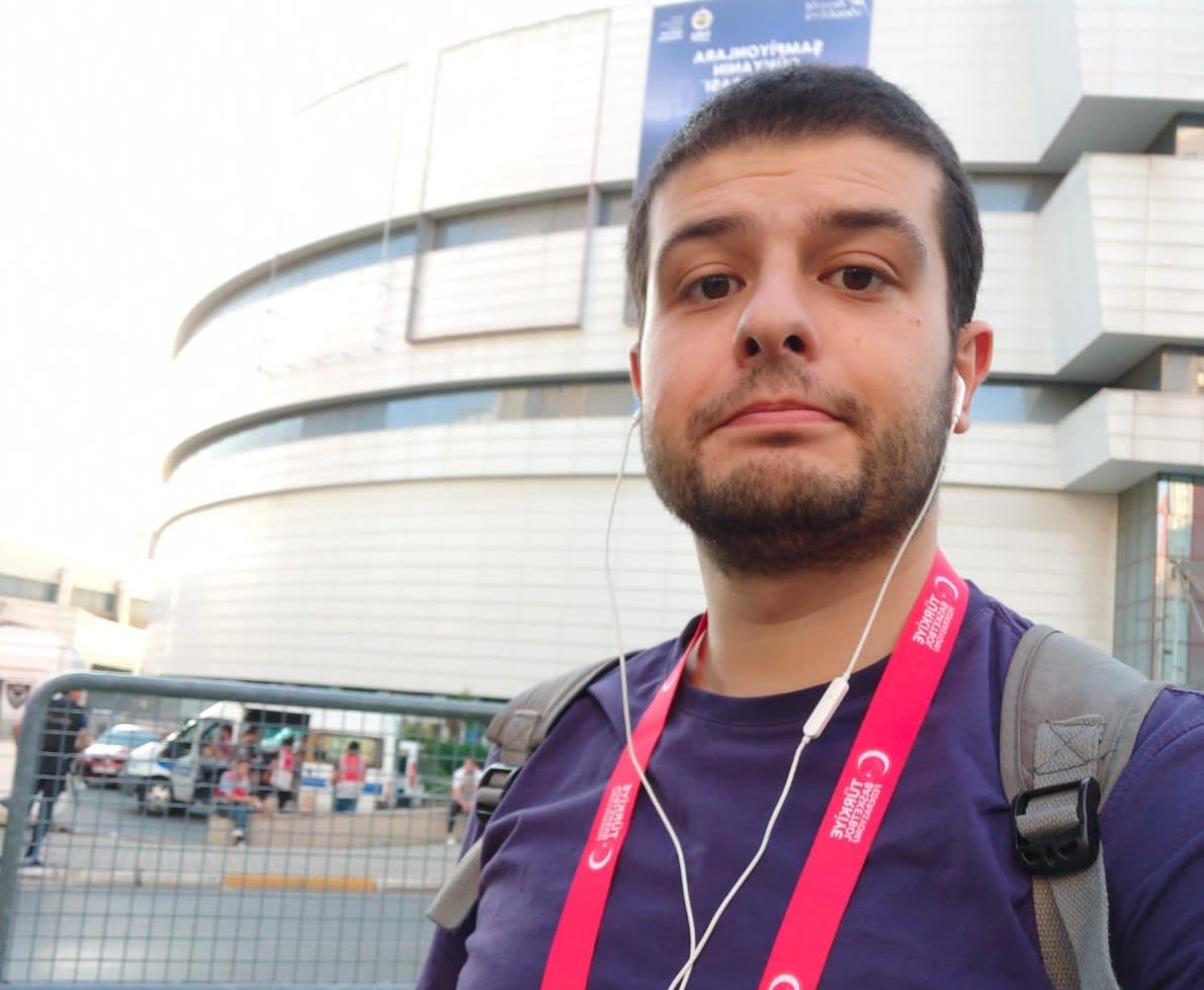 בורה אוזר, עיתונאי ספורט טורקי