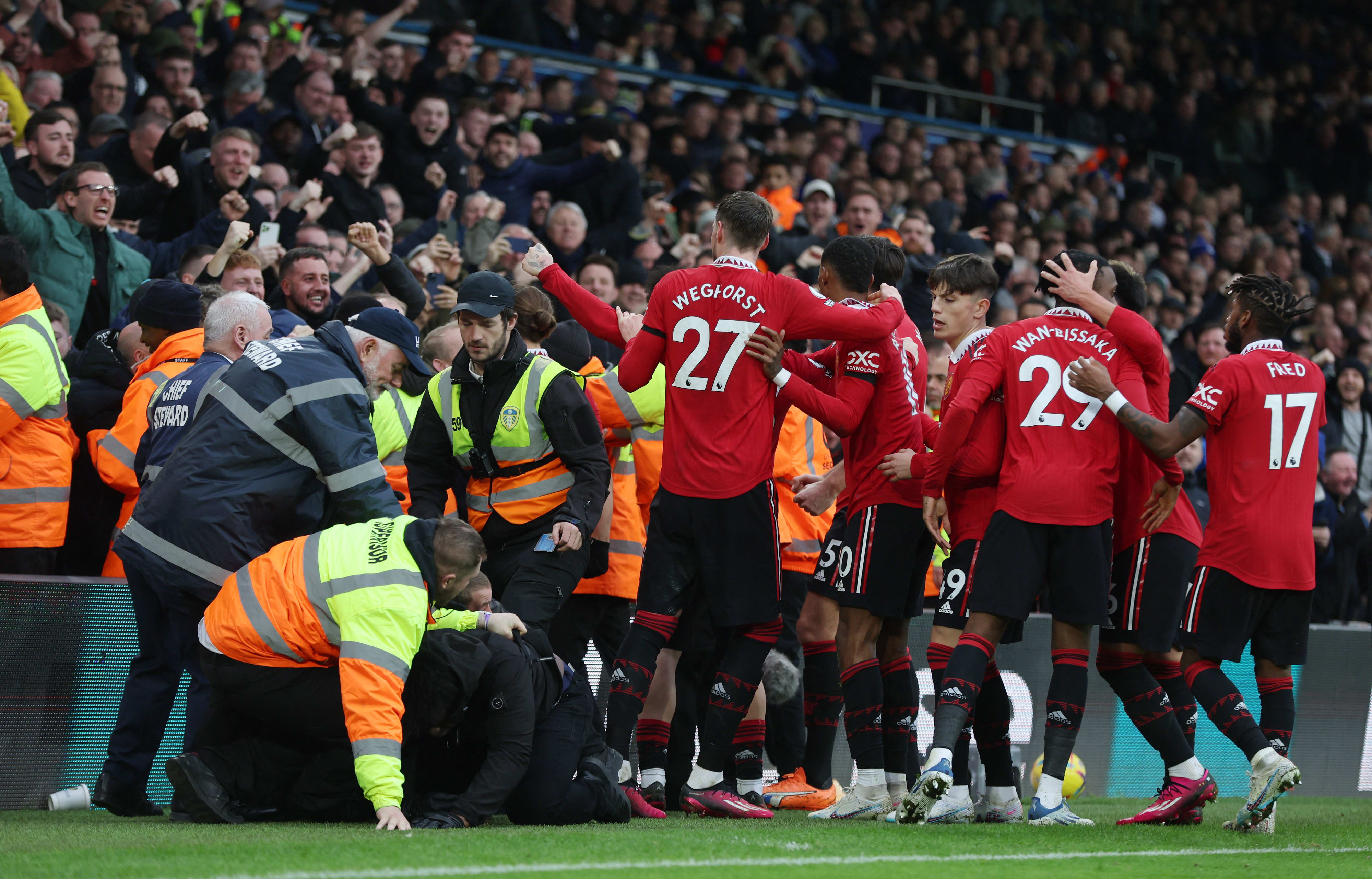 שחקני מנצ'סטר יונייטד חוגגים