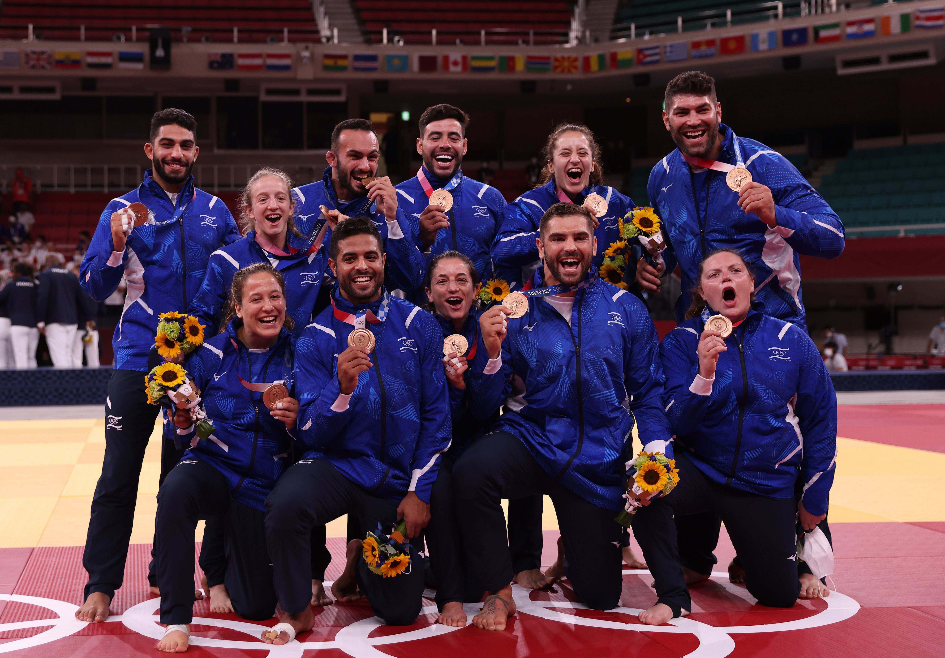 נבחרת ישראל בג'ודו חוגגת עם המדליות