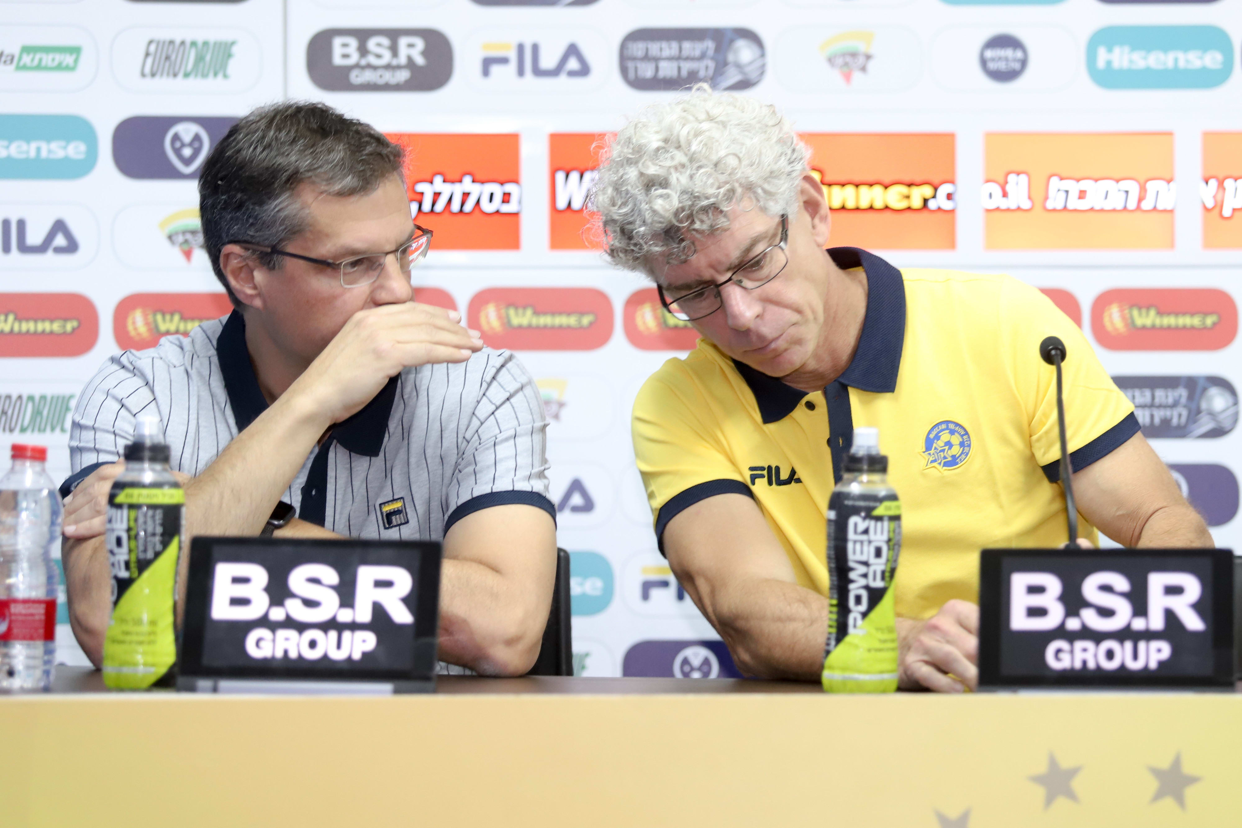 בעלי מכבי תל אביב מיטש גולדהאר עם ג'ק אנגלידיס