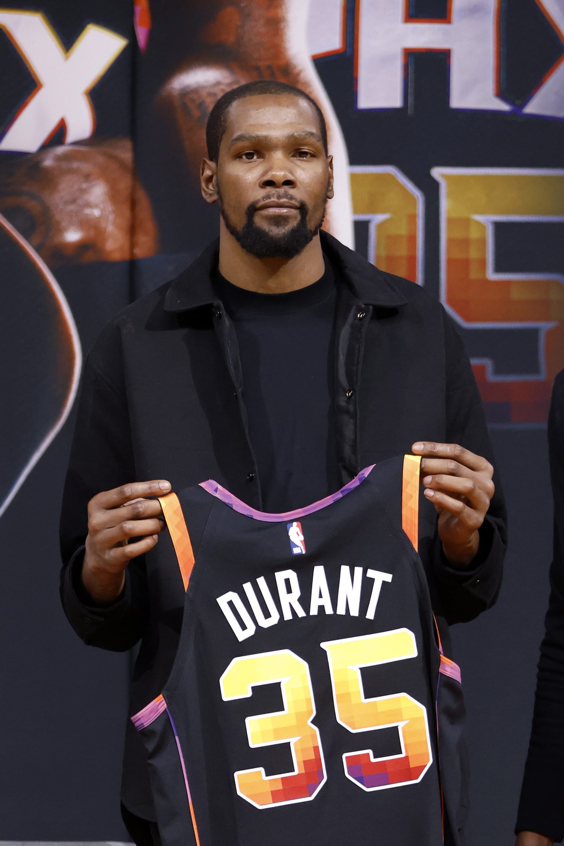 קווין דוראנט מוצג כשחקן פיניקס סאנס