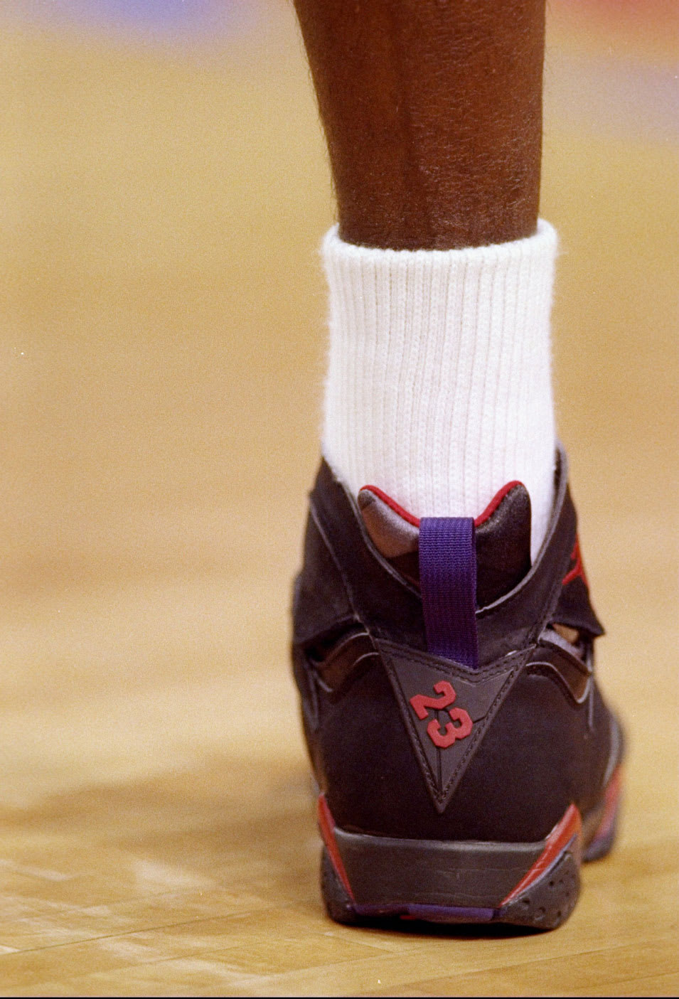 1992: נעל נייק אייר ג'ורדן על הרגל של מייקל ג'ורדן