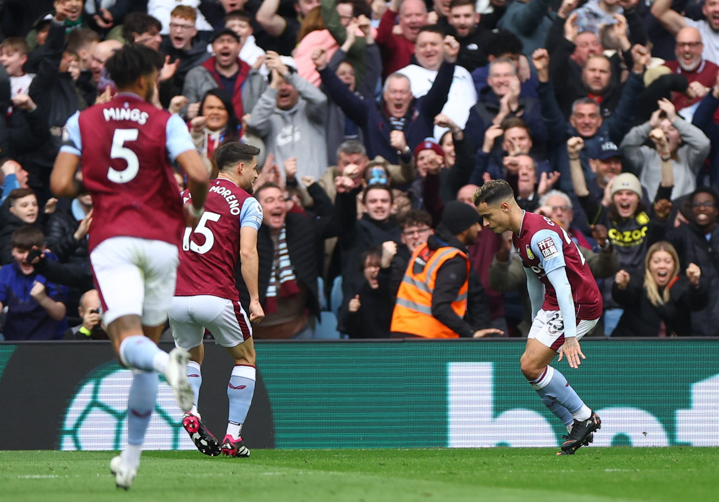פיליפה קוטיניו שחקן אסטון וילה חוגג שער