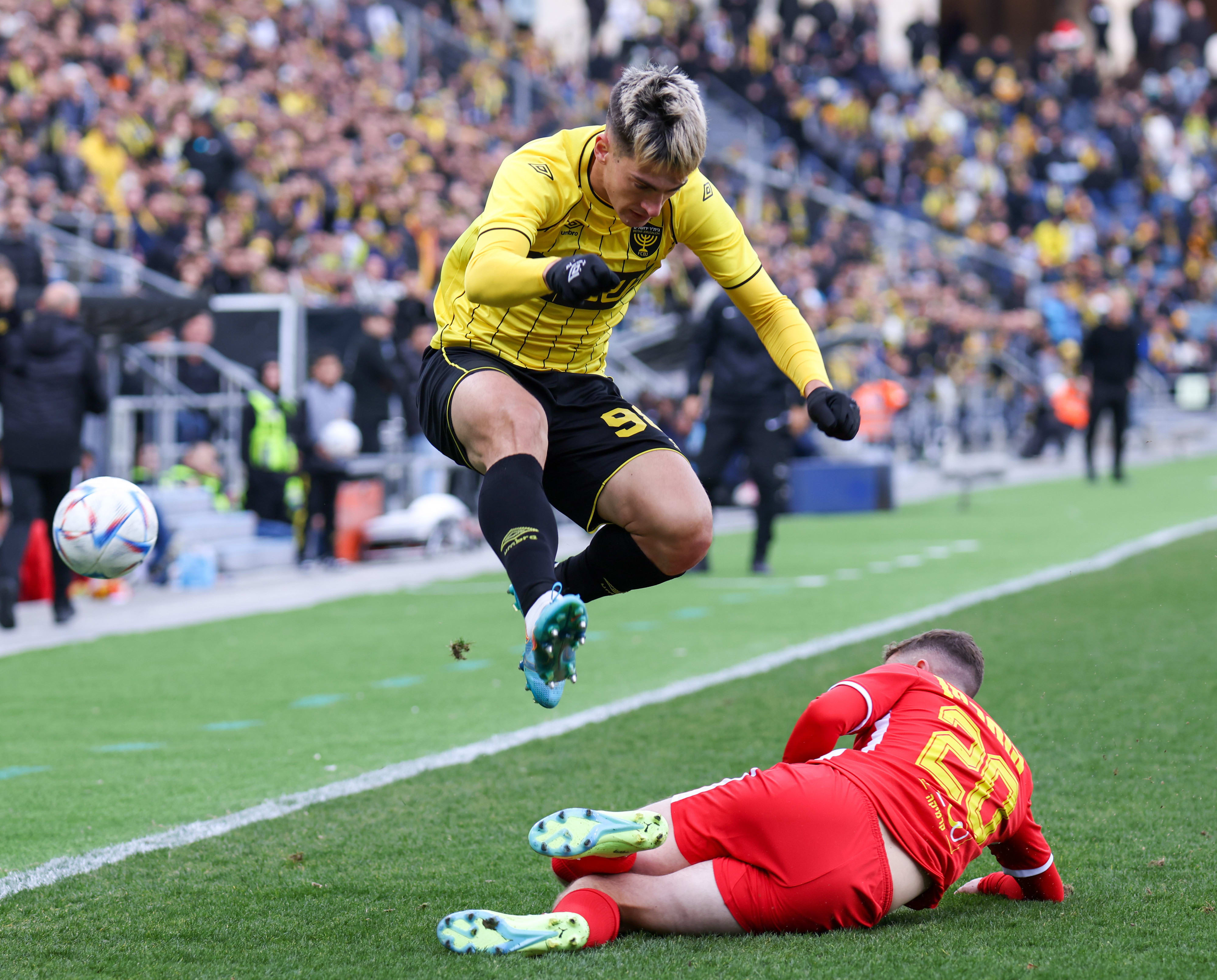 יון ניקולאסקו, חלוץ בית"ר ירושלים