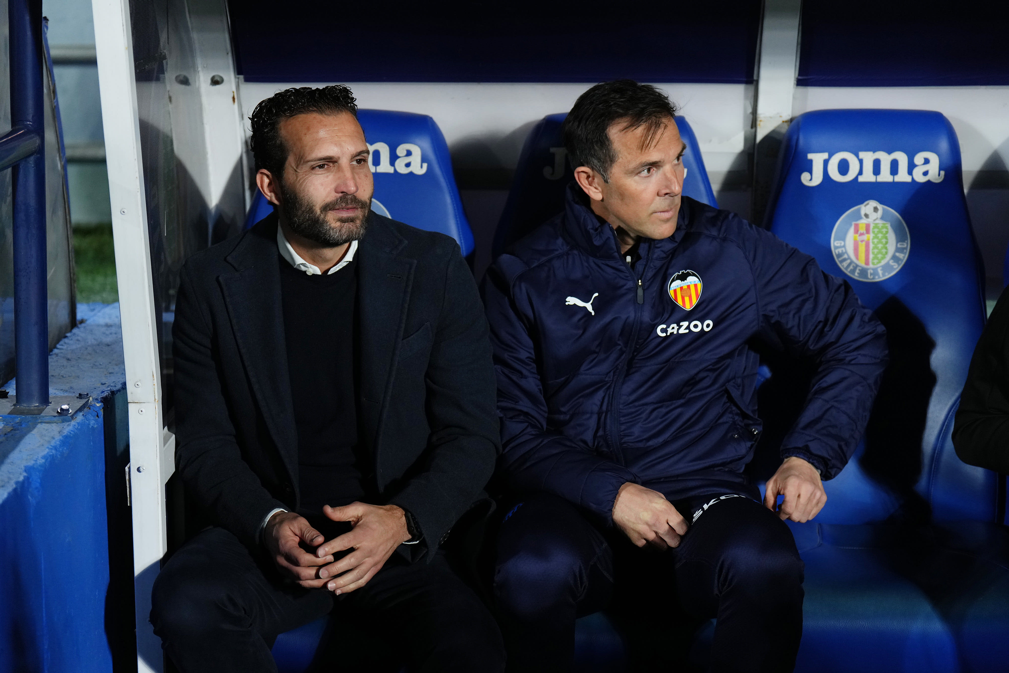 רובן בראחה מאמן ולנסיה עם עוזרו קרלוס מארצ'נה