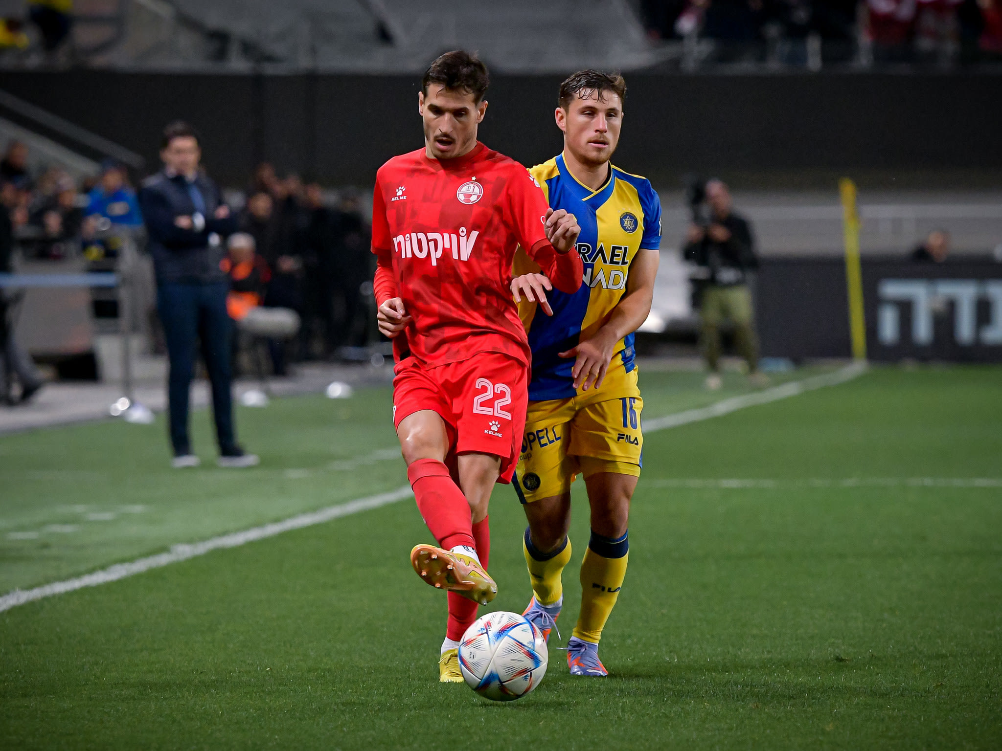 הלדר לופס הפועל באר שבע לצד גבי קניקובסקי מכבי תל אביב