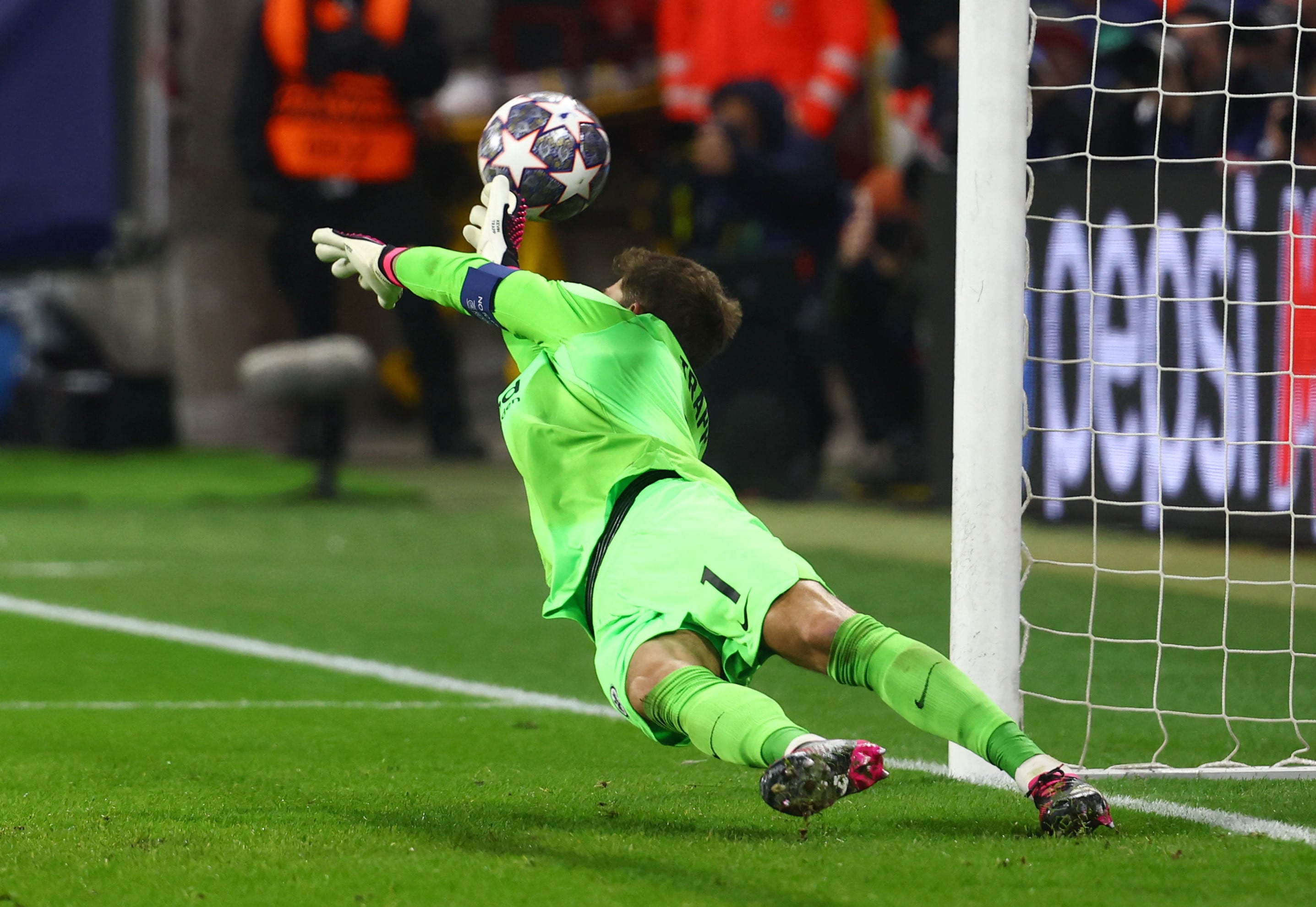 שוער איינטרכט פרנקפורט קווין טראפ