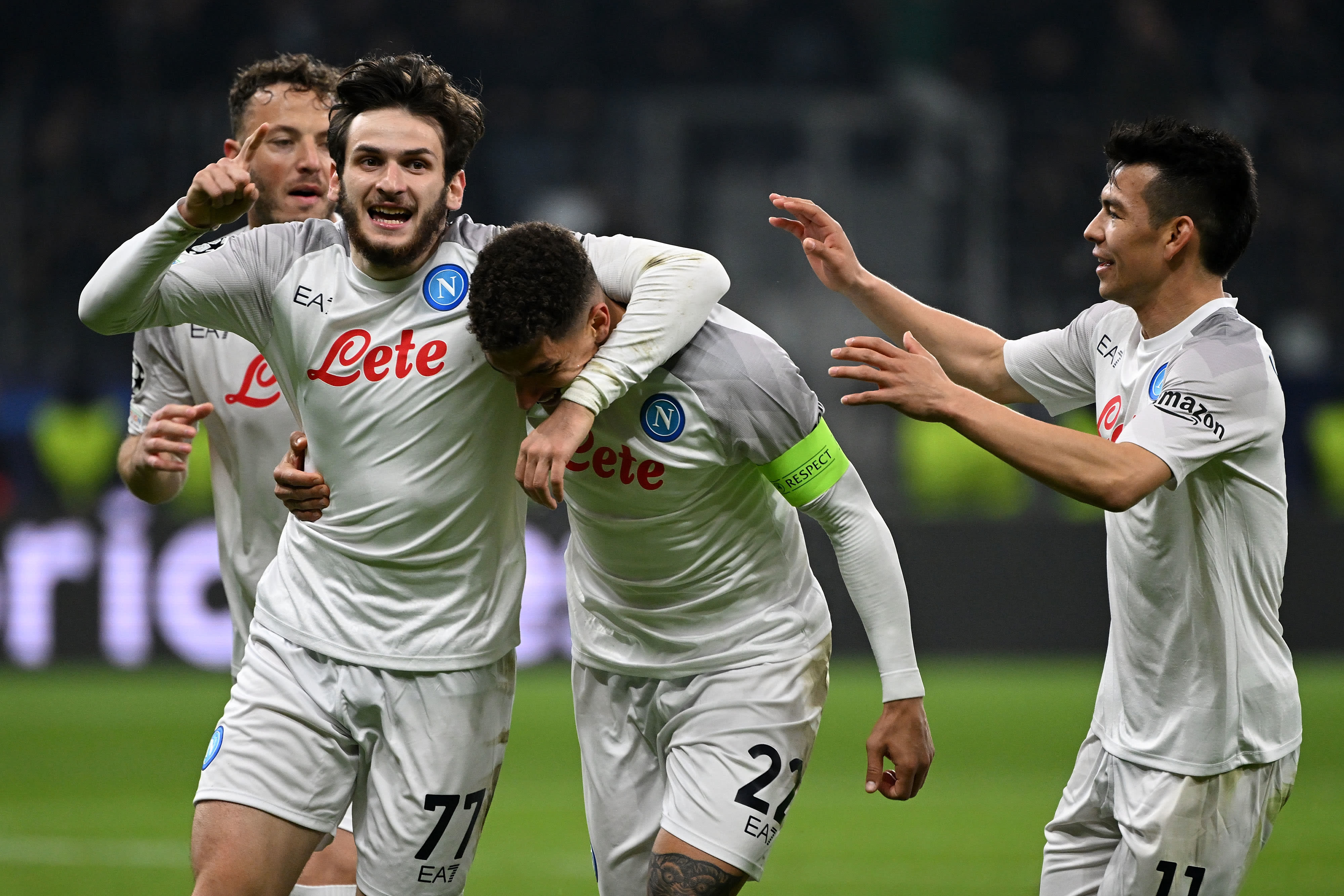 שחקני נאפולי ג'ובאני די לורנצו, חביצ'ה קברצחליה, חוגגים