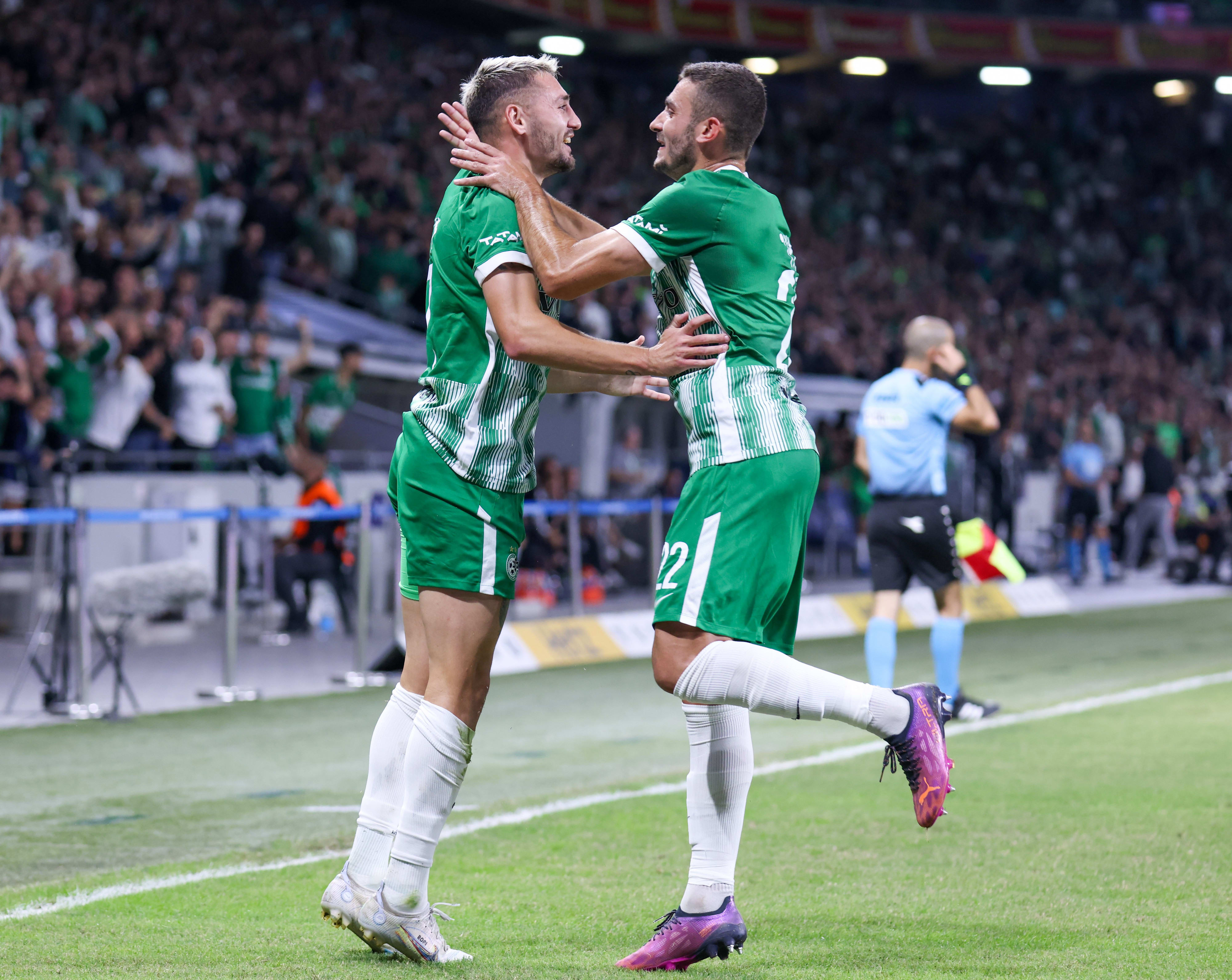 רז מאיר, עומר אצילי שחקני מכבי חיפה חוגגים