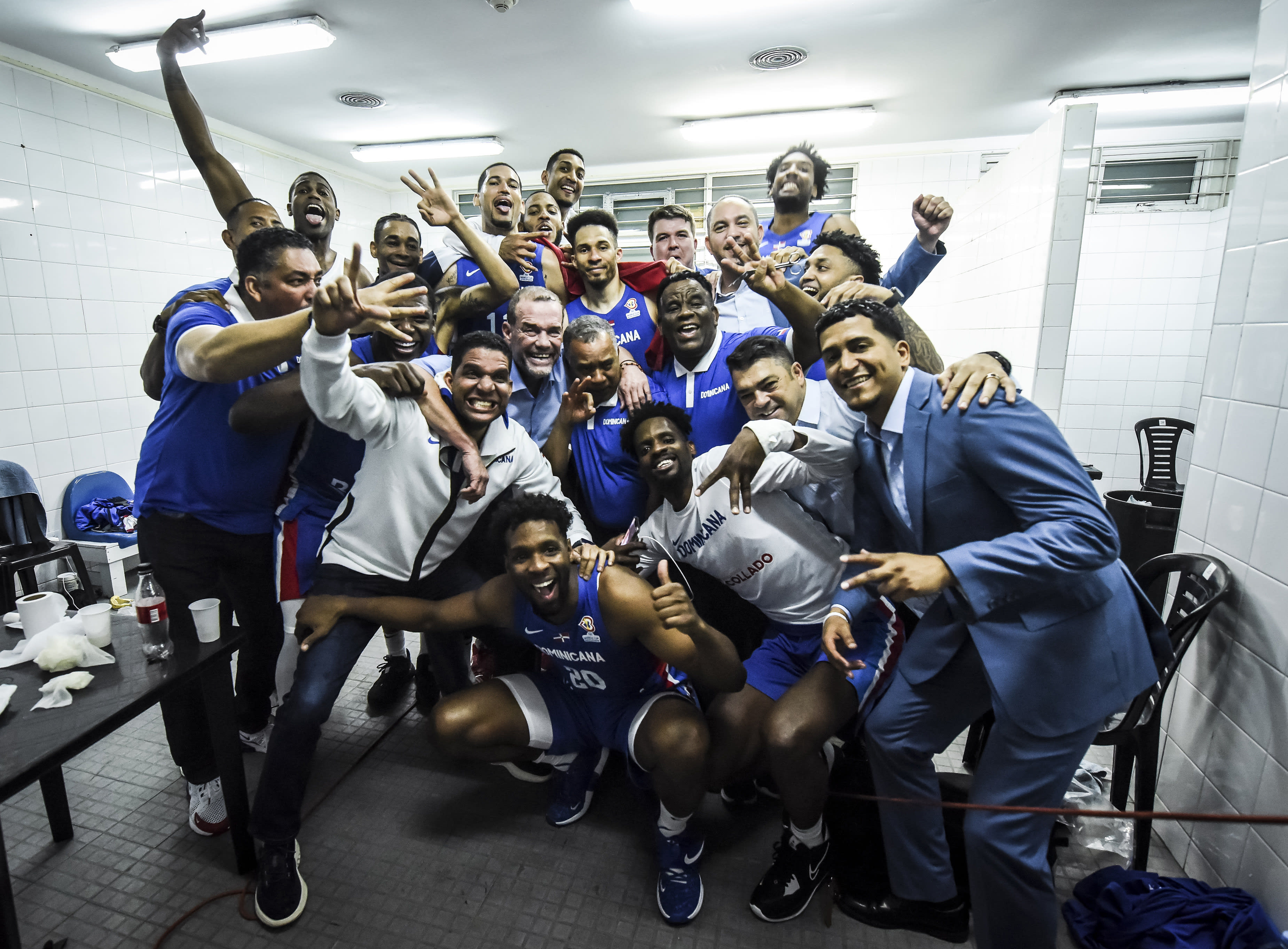 נבחרת הרפובליקה הדומיניקנית חוגגת העפלה לגביע העולם בכדורסל אחרי ניצחון חוץ על ארגנטינה