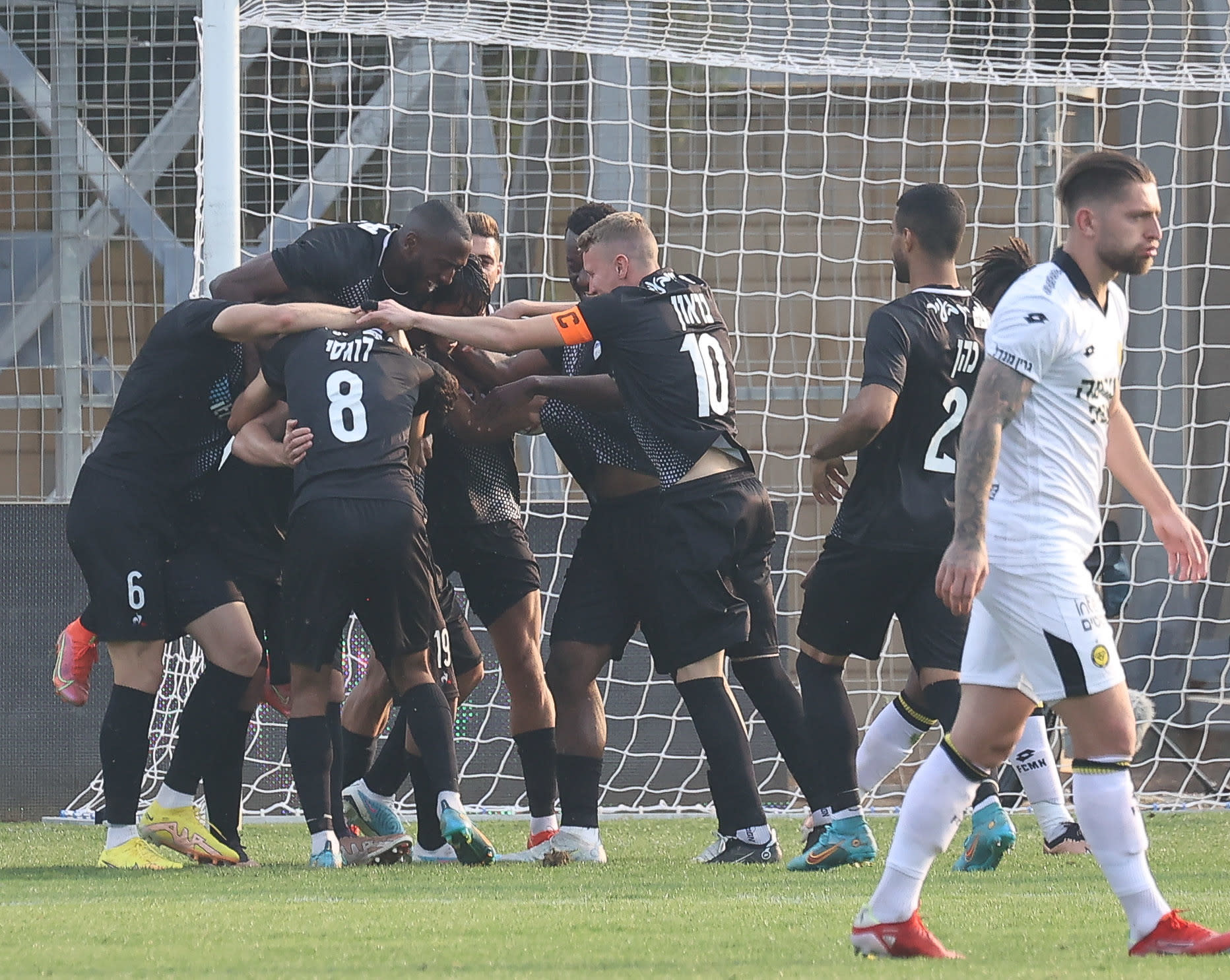 שחקני עירוני קרית שמונה חוגגים