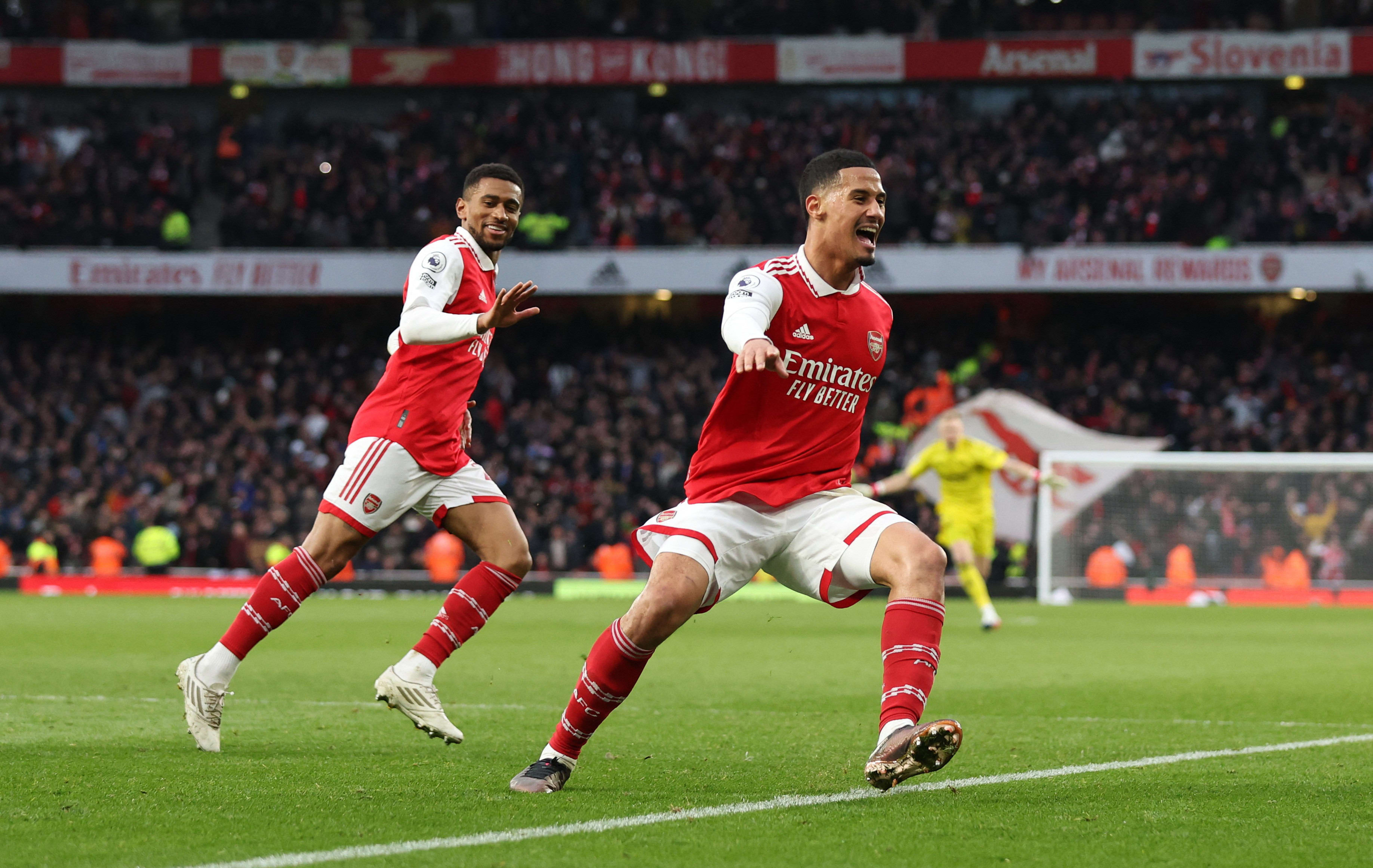 ריס נלסון שחקן ארסנל חוגג שער