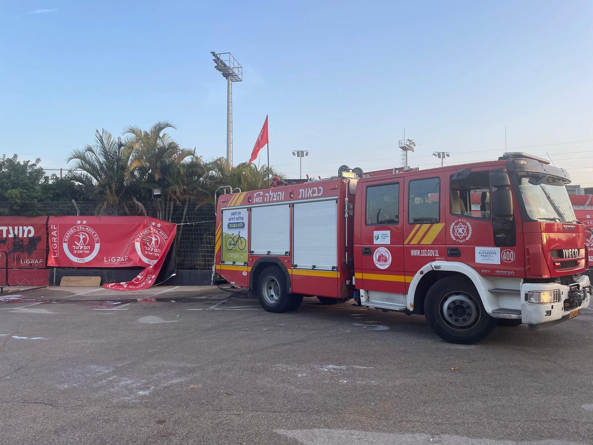 חוקרי שריפות מגיעים למתחם חודורוב אחרי השריפה