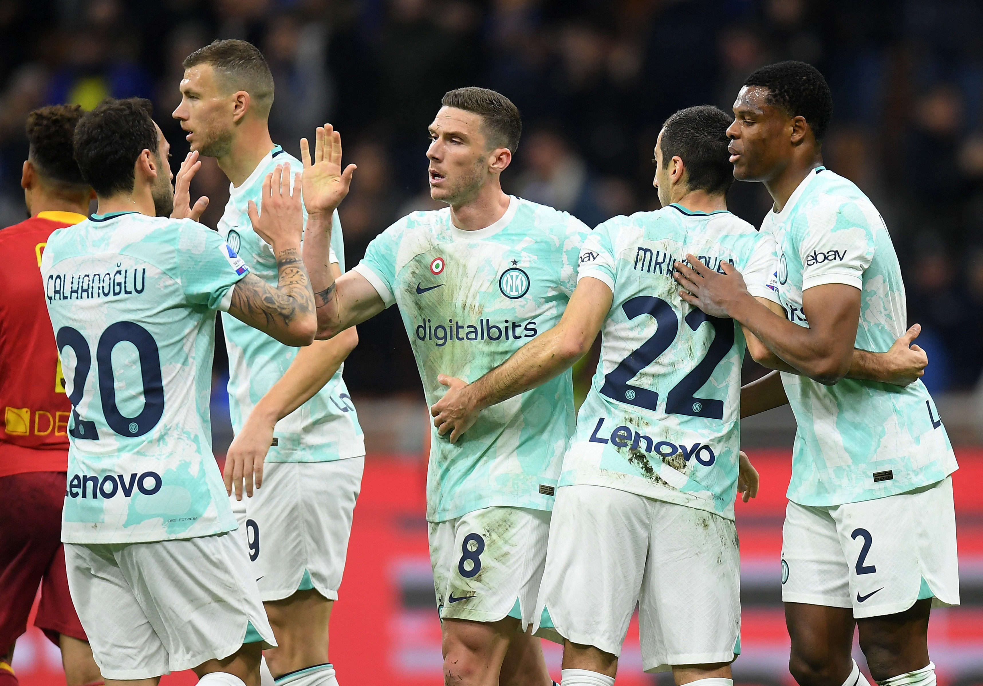 שחקני אינטר חוגגים