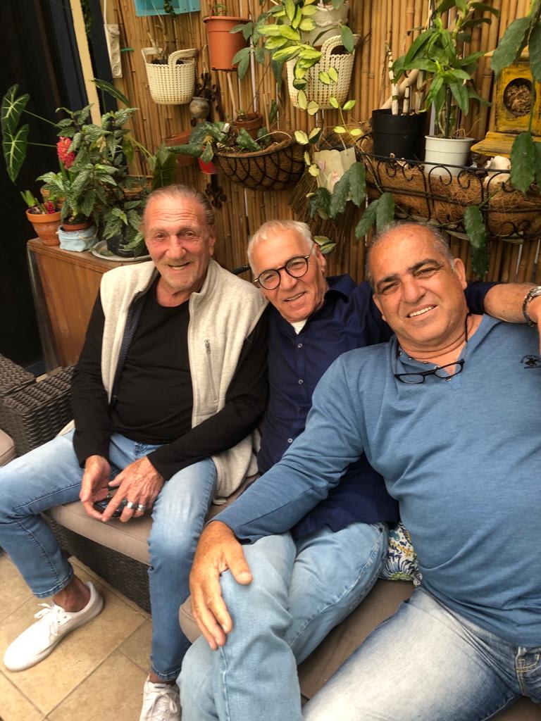מימין: קרלוס אדרי, הרצל פיטוסי ואברהם לב 0 מפגש נוסטלגי של שחקני עבר