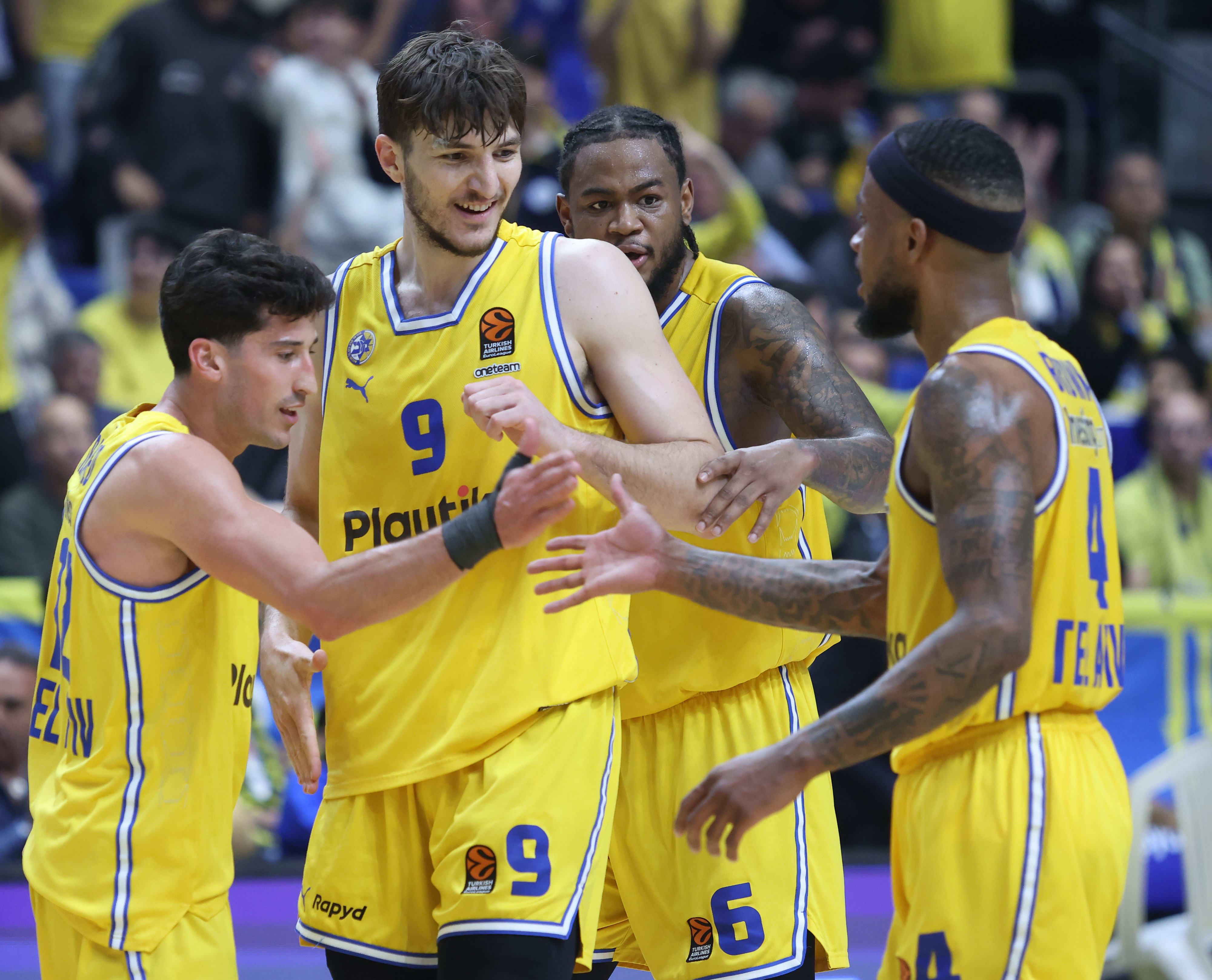 ג'ון דיברתולומיאו לצד רומן סורקין מכבי תל אביב