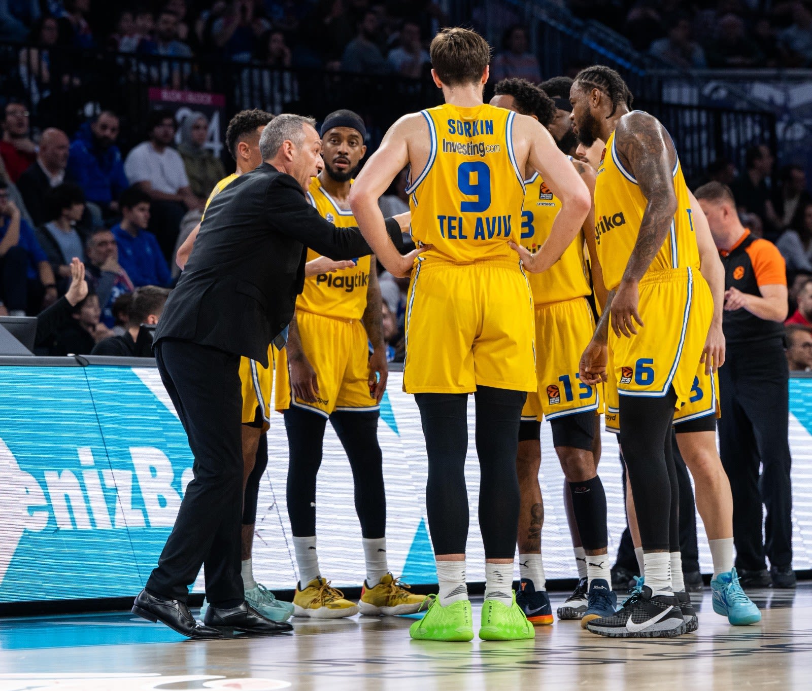 עודד קטש ושחקני מכבי תל אביב