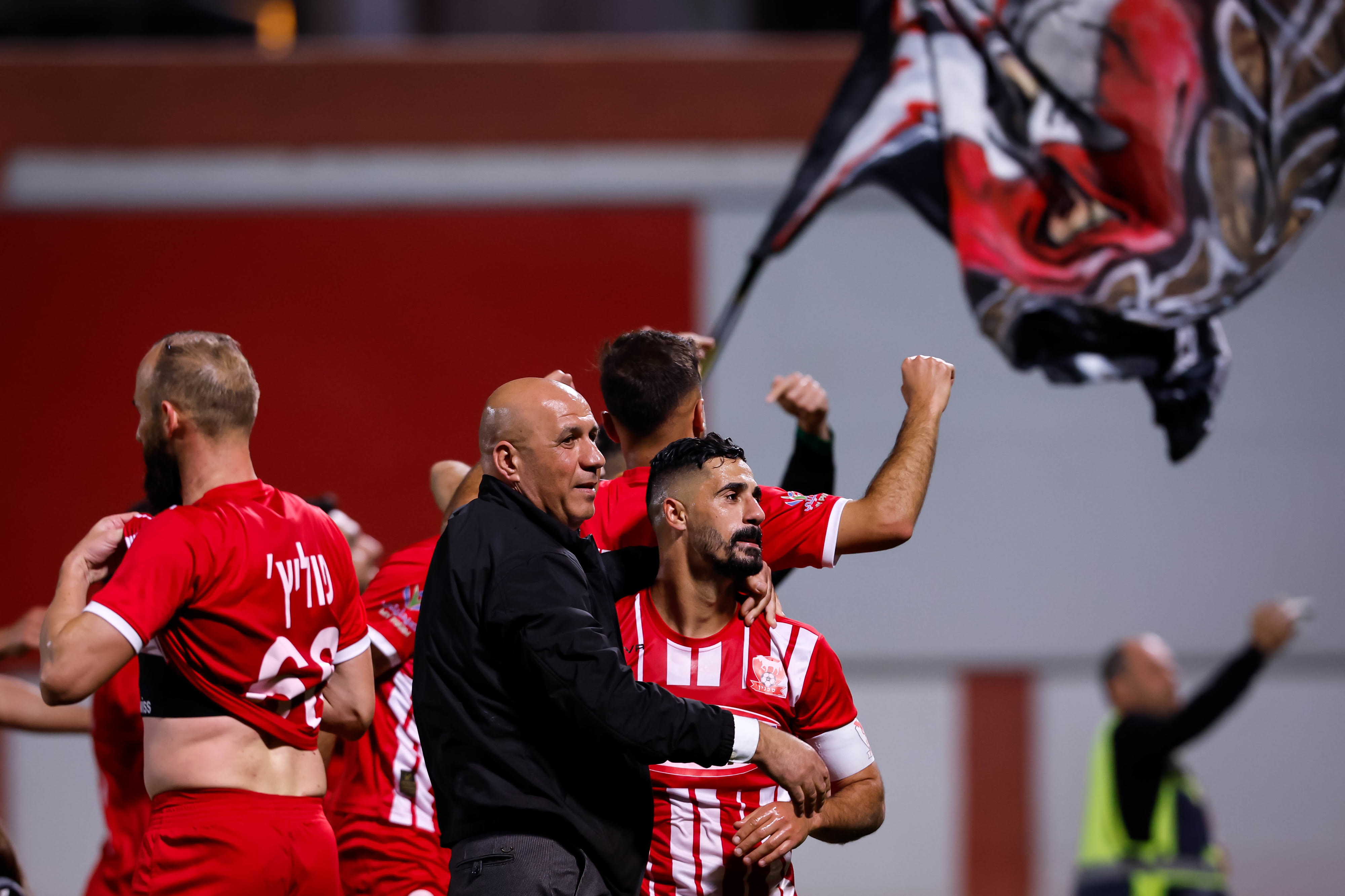 שחקן בני סכנין בירם כיאל עם חאלד דוכי