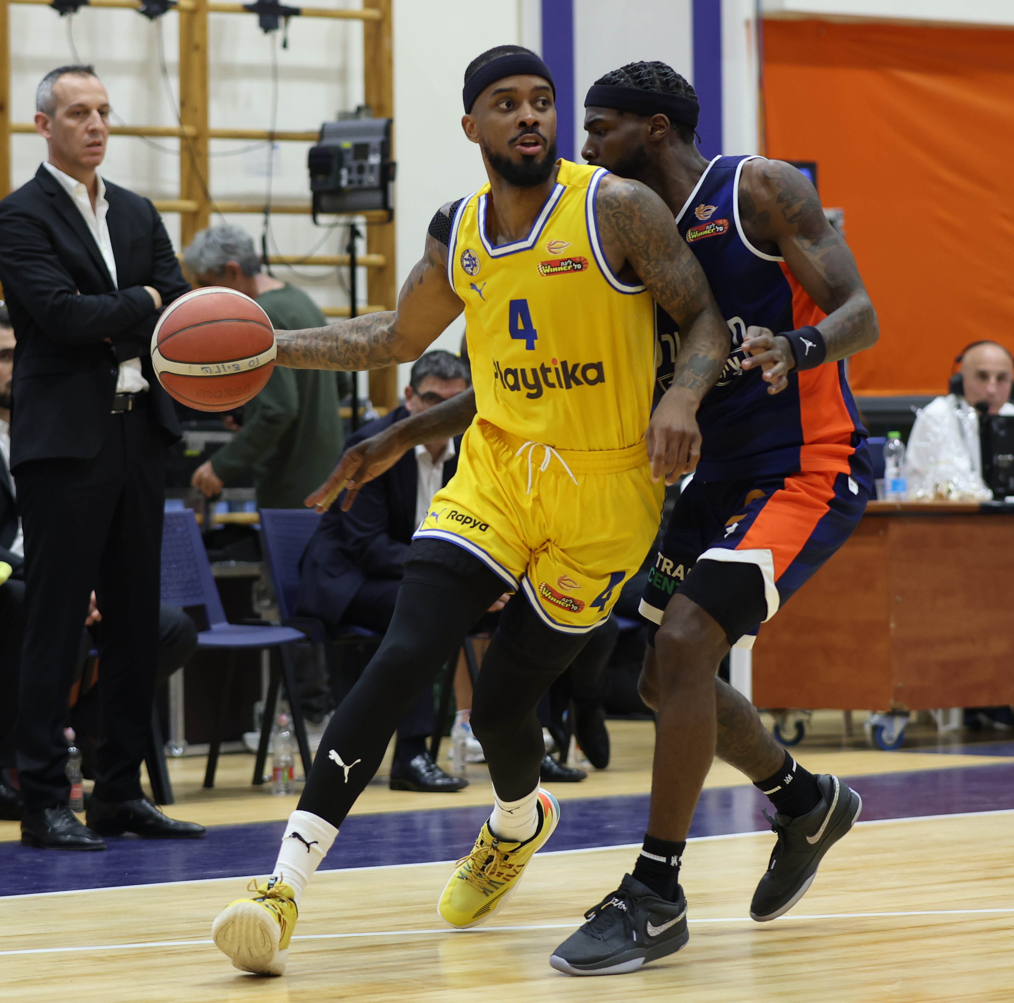 שחקן מכבי תל אביב לורנזו בראון