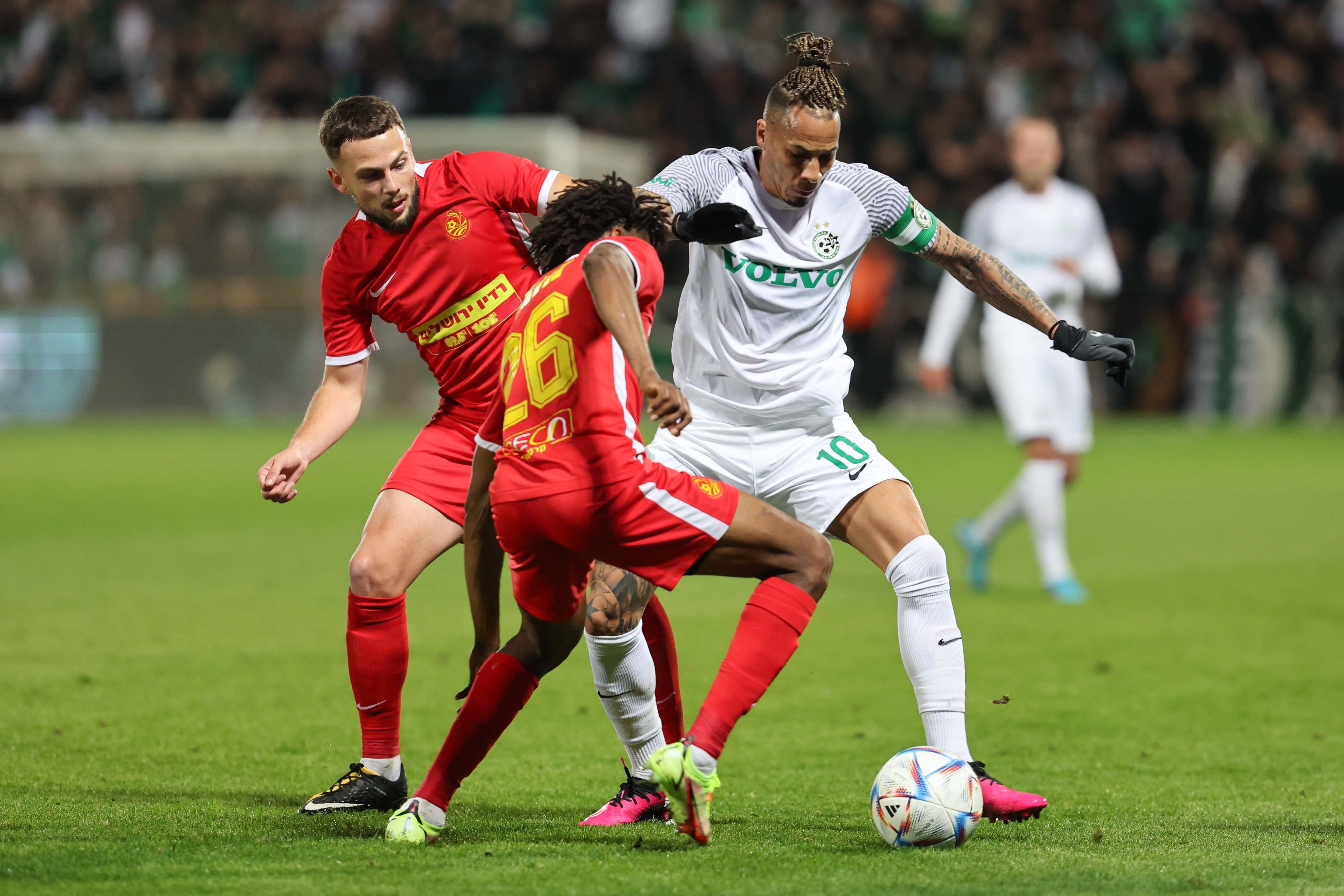 צ'ארון שרי שחקן מכבי חיפה מול ז'ורדן סבן שחקן מ.ס. אשדוד