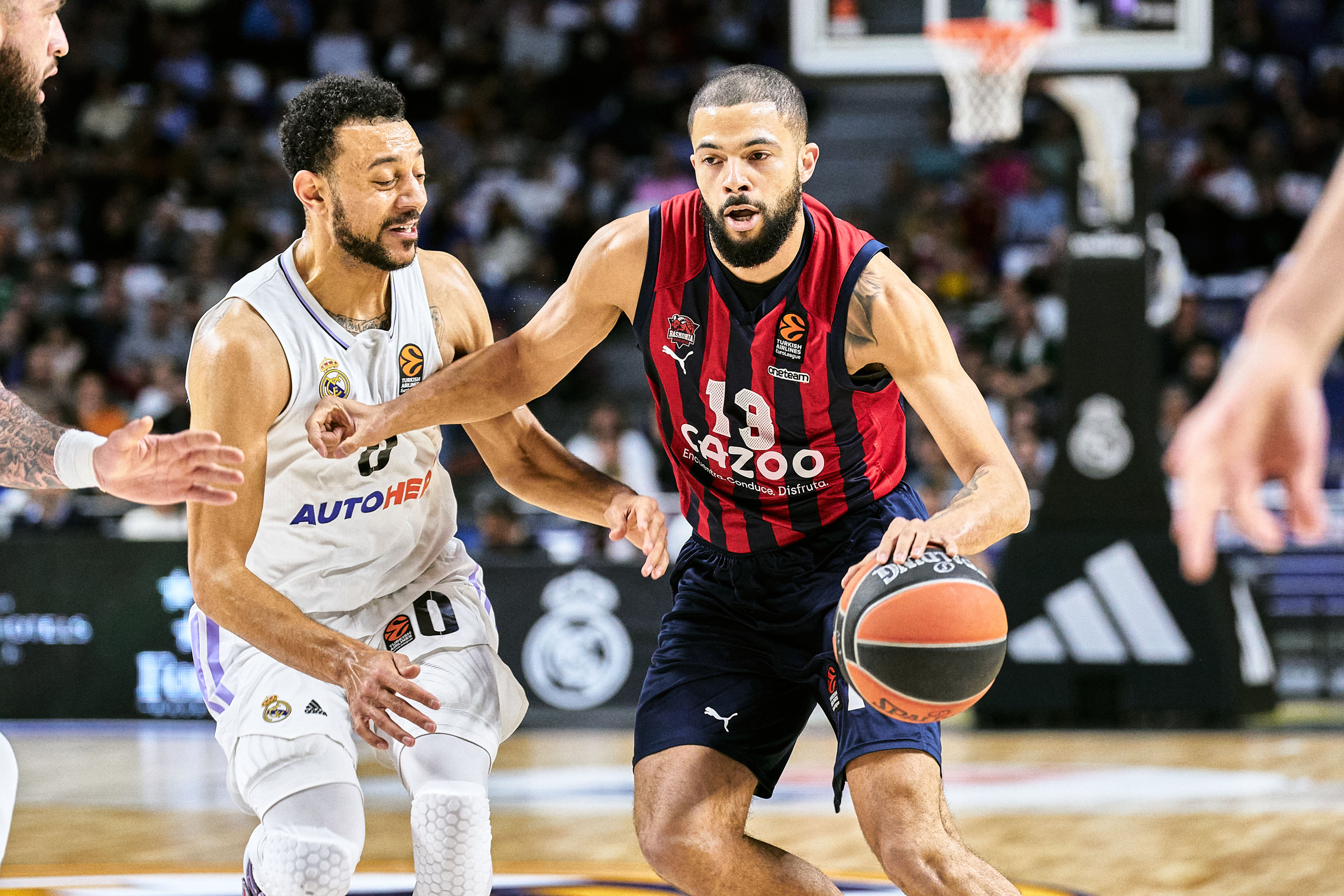 דריוס תומפסון באסקוניה