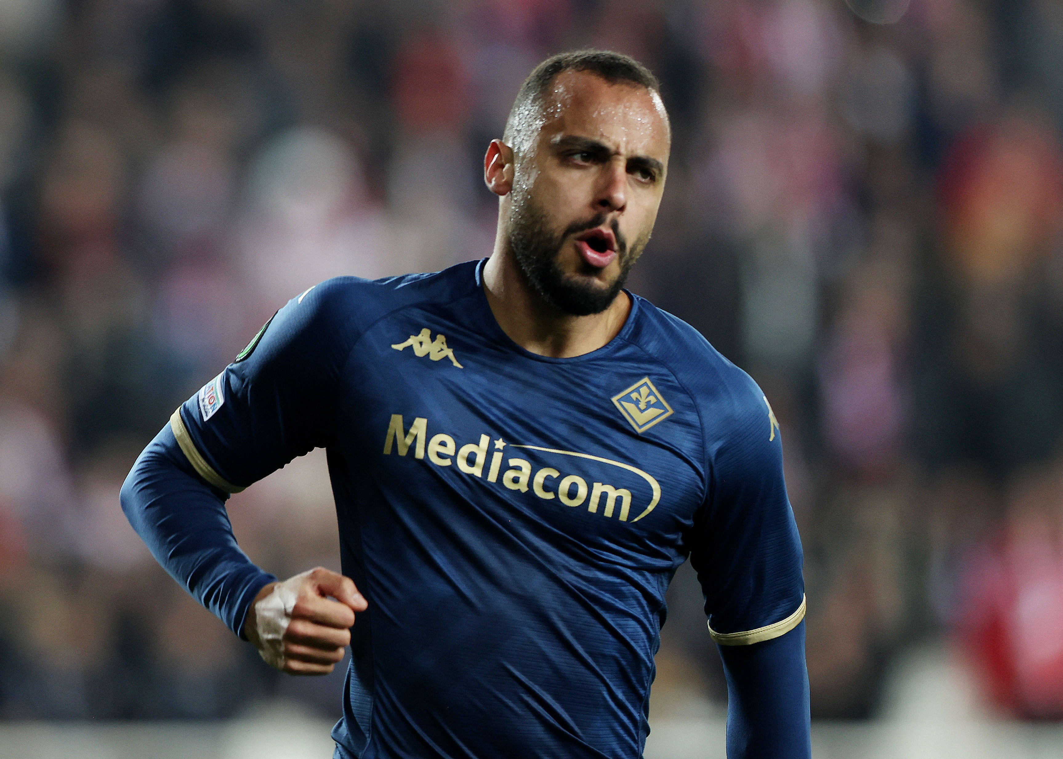 ארתור קבראל שחקן פיורנטינה חוגג שער