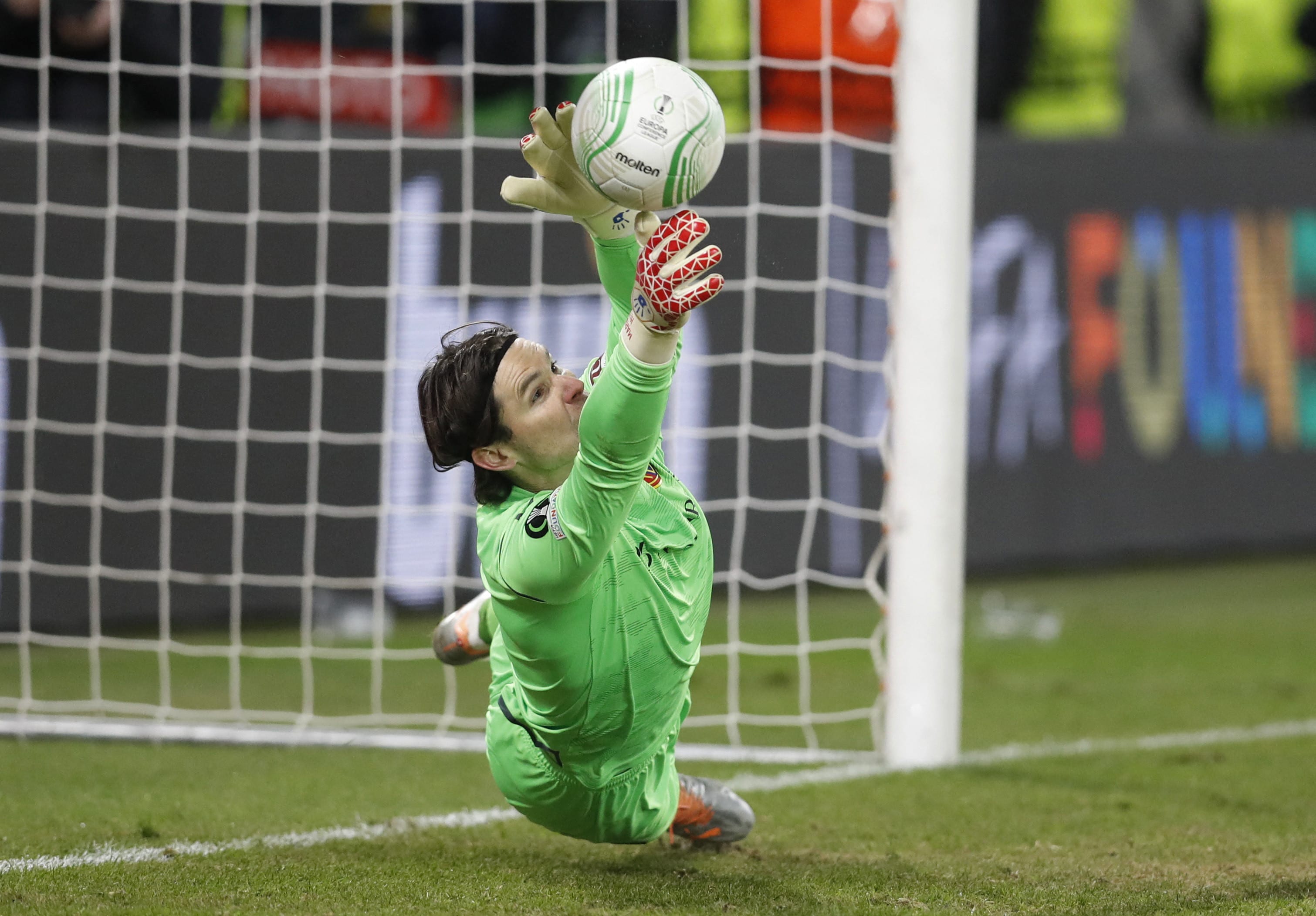 מרווין היץ שוער באזל עוצר פנדל