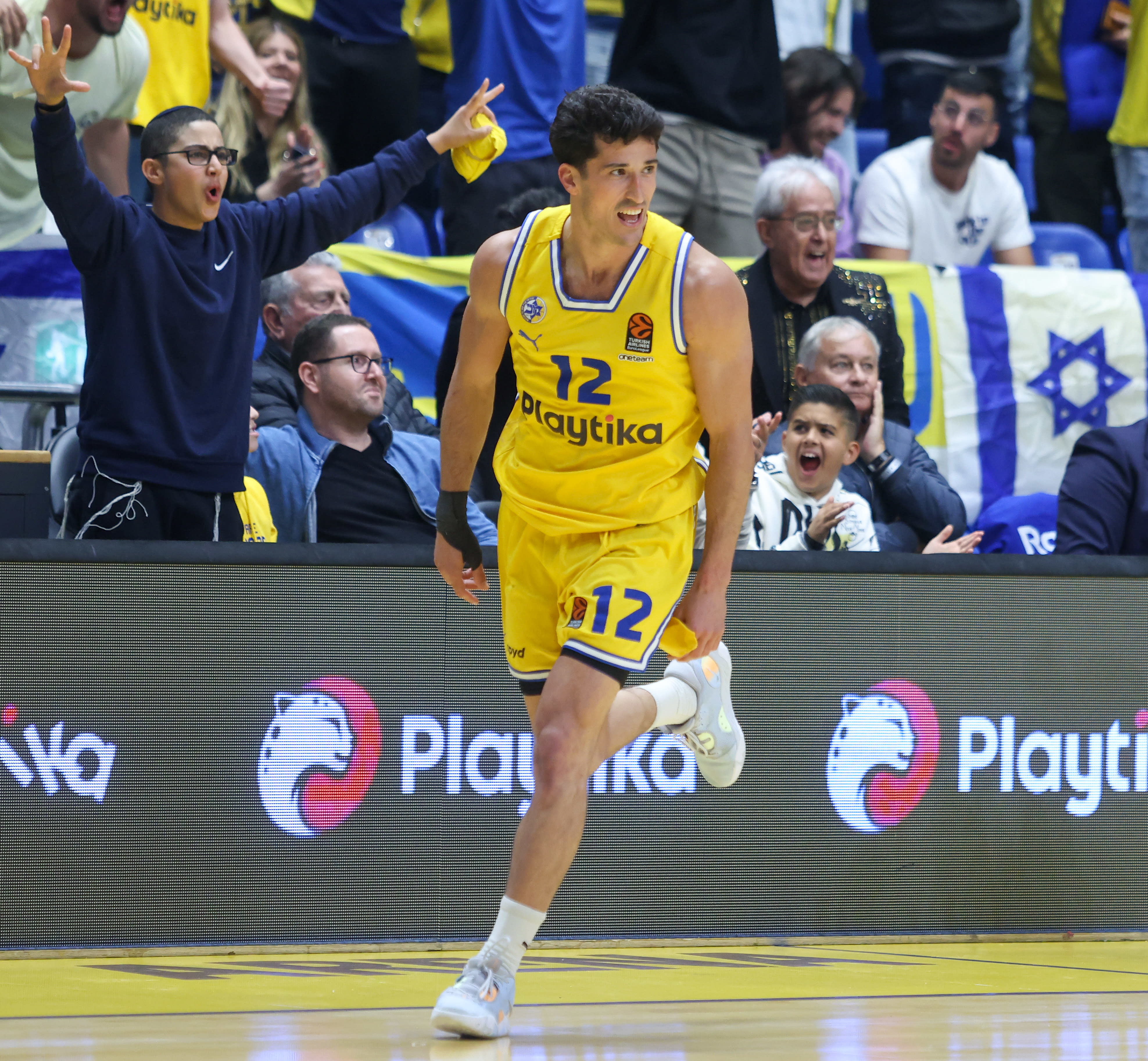 שחקן מכבי תל אביב ג'ון דיברתולומאו