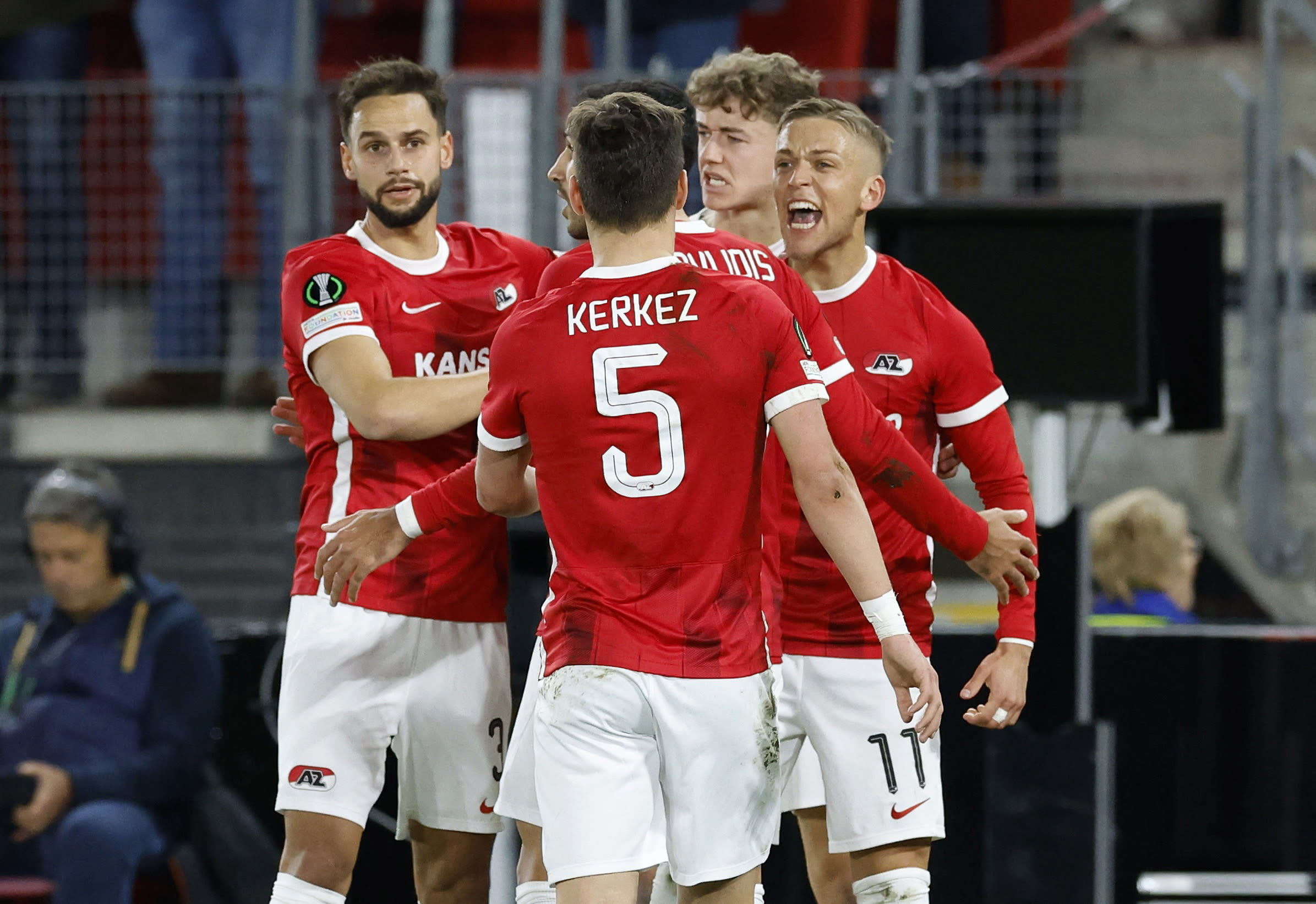 יספר קרלסון שחקן אלקמאר חוגג שער