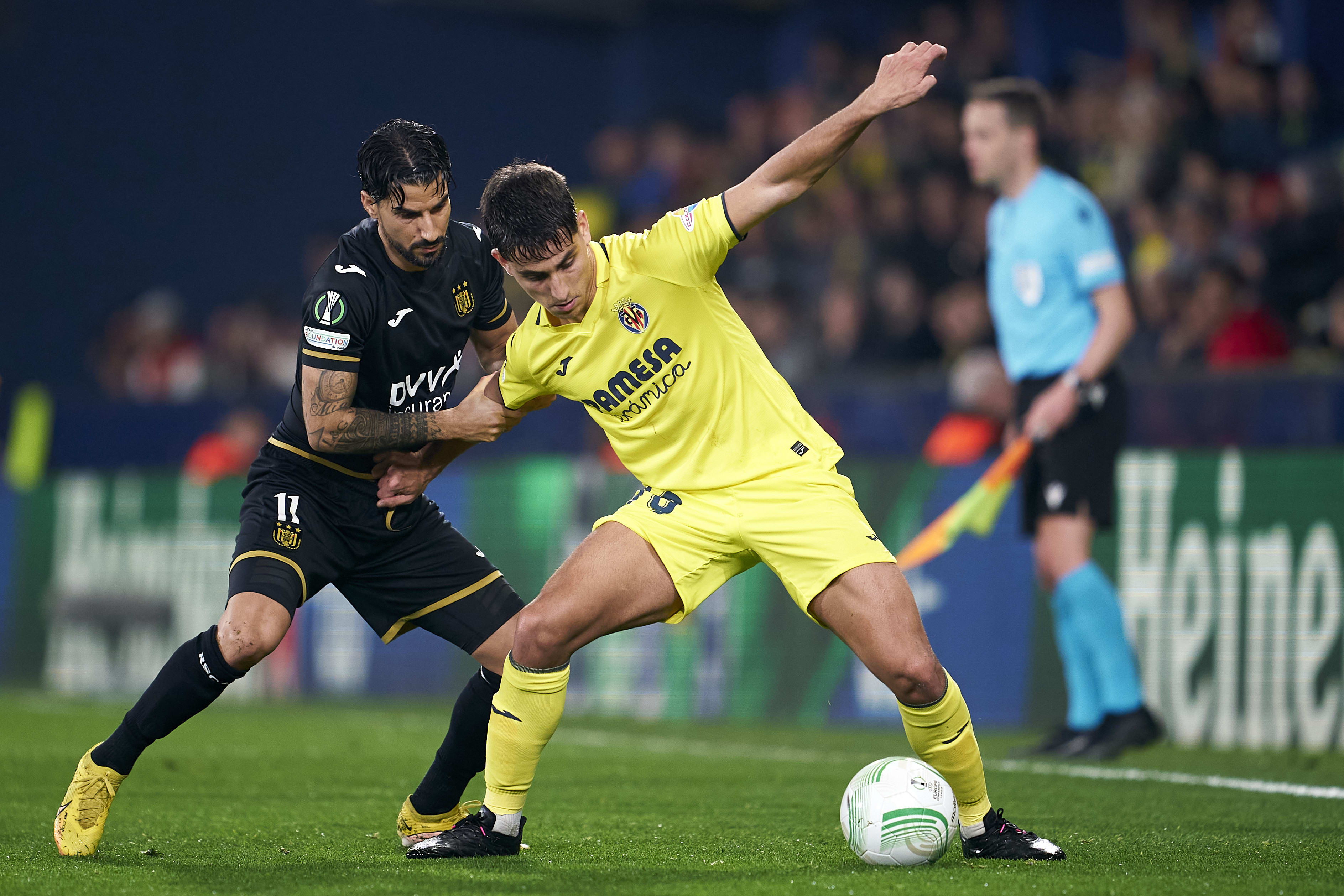 רמון טראטס שחקן ויאריאל מול ליאור רפאלוב שחקן אנדרלכט