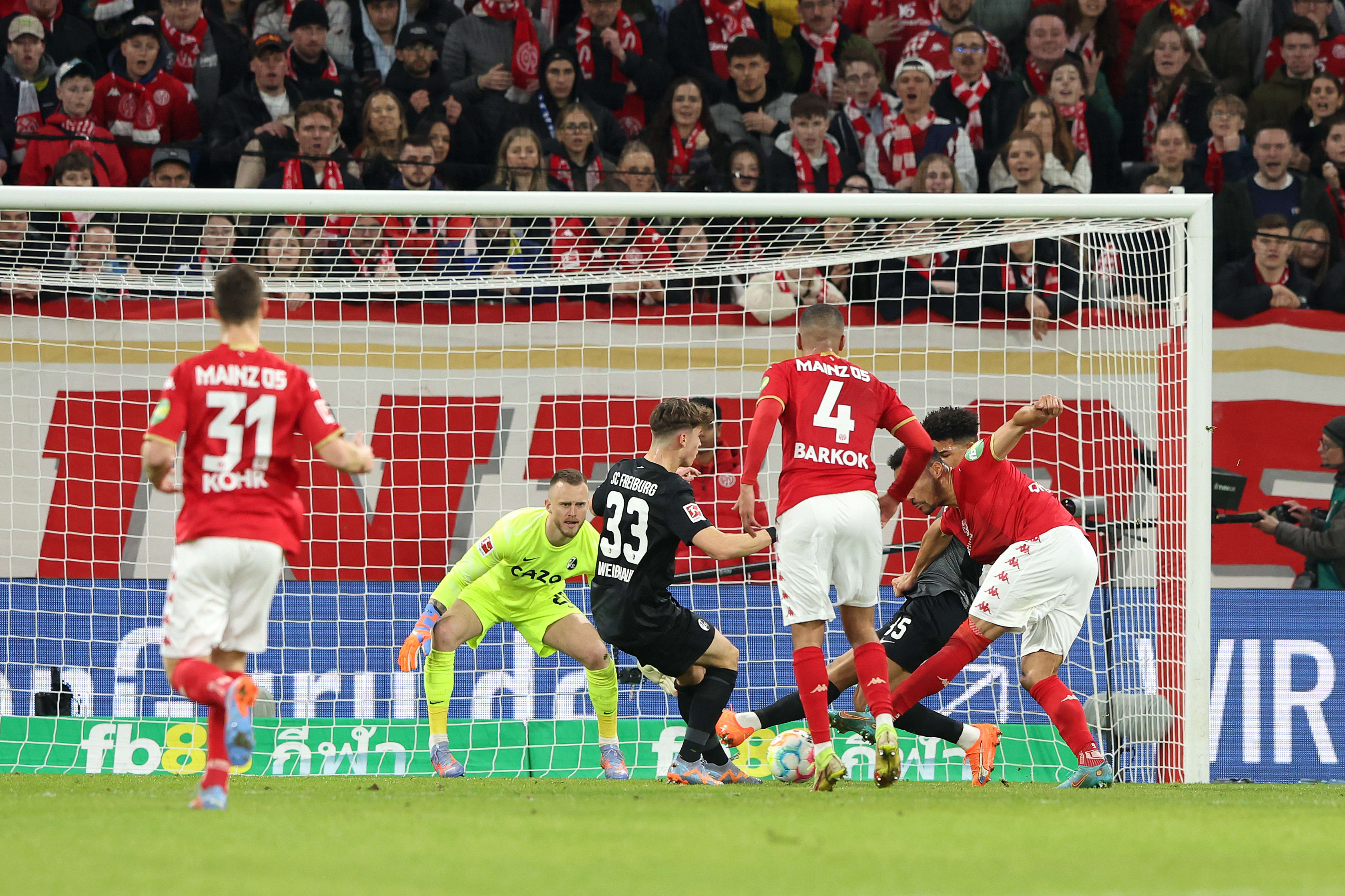 קארים אוניסיוו שחקן מיינץ כובש לרשת פרייבורג