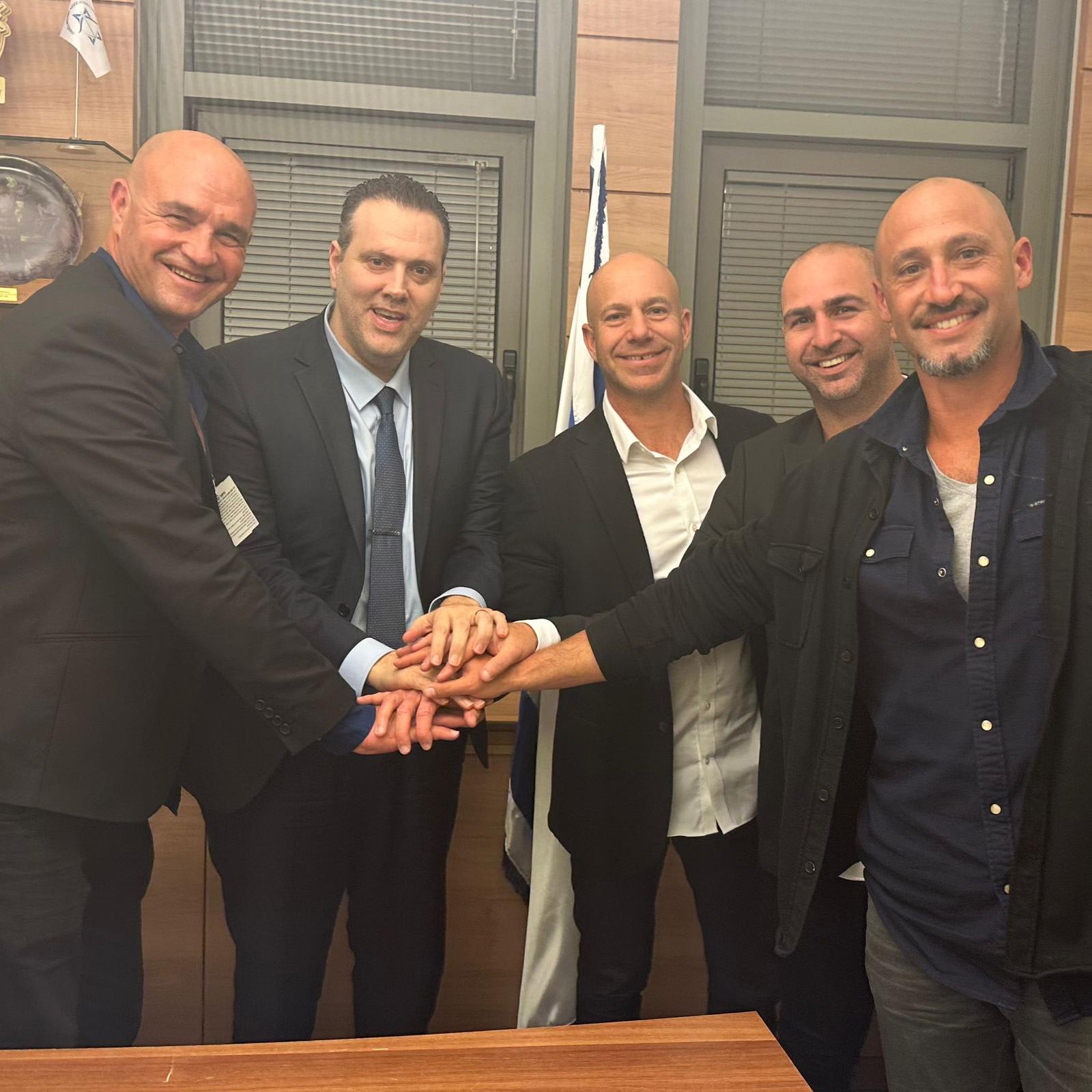 שר התרבות והספורט מיקי זוהר נפגש עם ארגון שחקני הכדורסל יחד עם יו״ר מנהלת הליגה ארי שטינברג