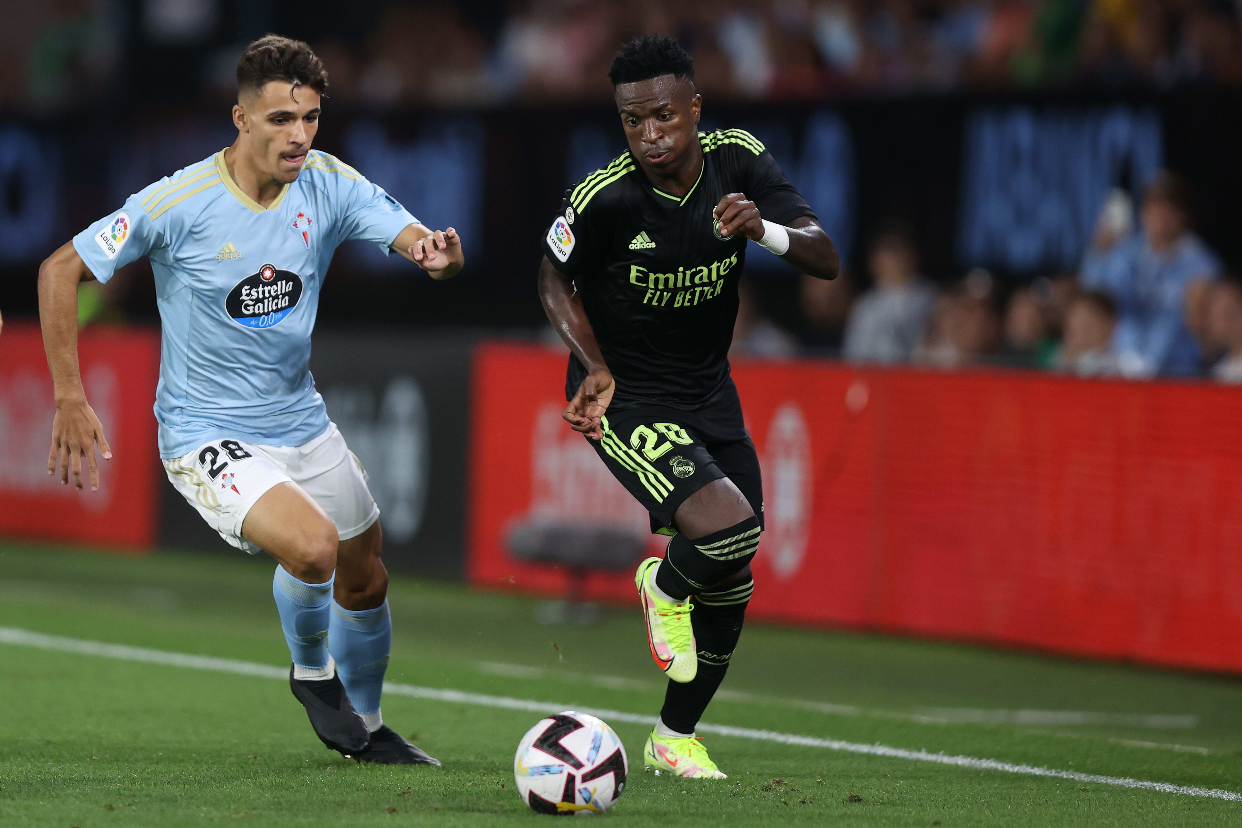 שחקן סלטה ויגו גבריאל וייגה מול שחקן ריאל מדריד ויניסיוס