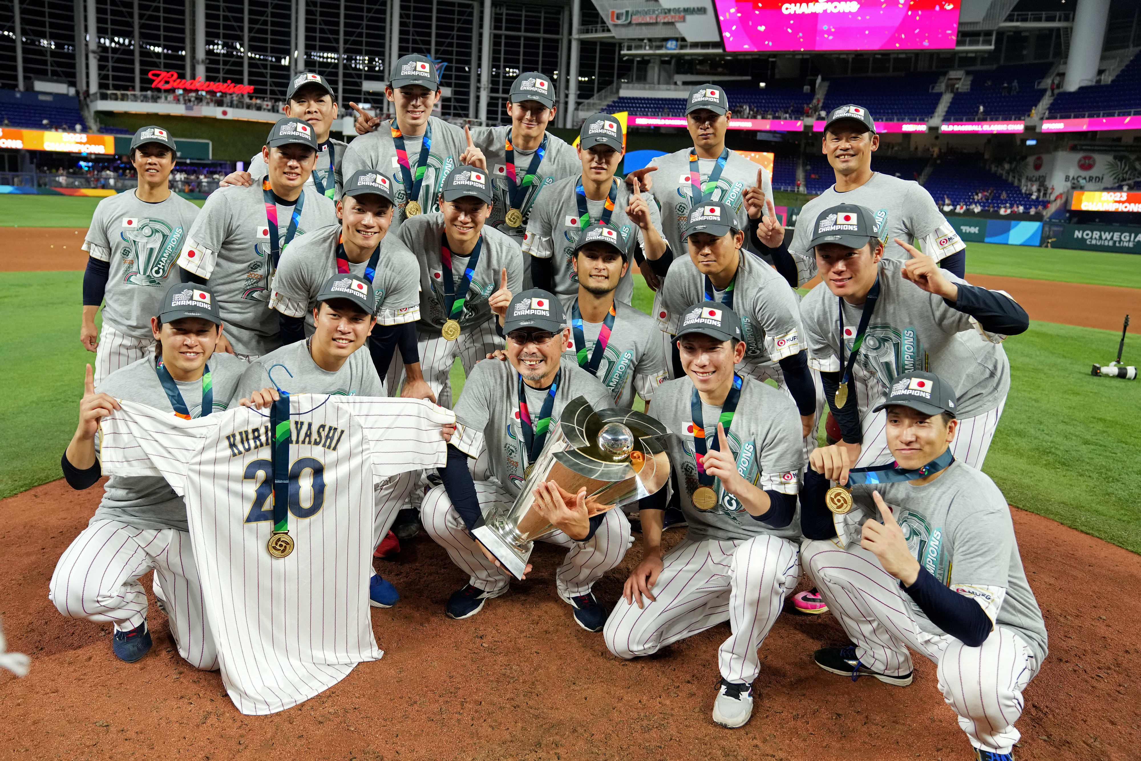 נבחרת יפן חוגג זכייה באליפות העולם בבייסבול