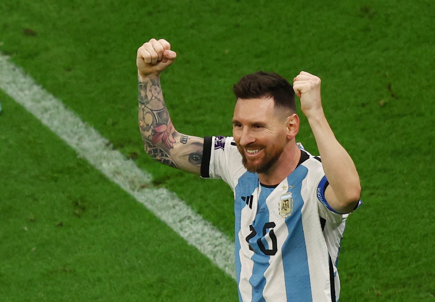 גמר מונדיאל 2022: ליאונל מסי שחקן נבחרת ארגנטינה חוגג שער