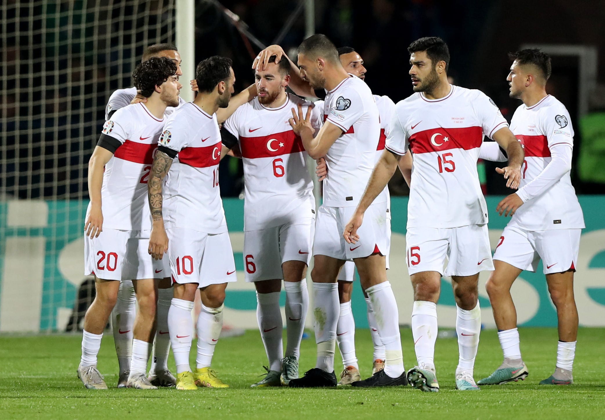 שחקני נבחרת טורקיה חוגגים