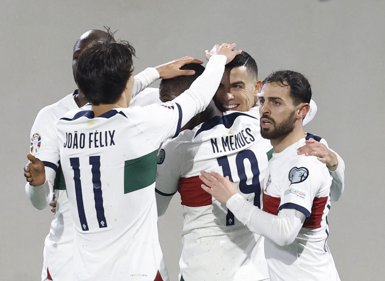 שחקני נבחרת פורטוגל חוגגים